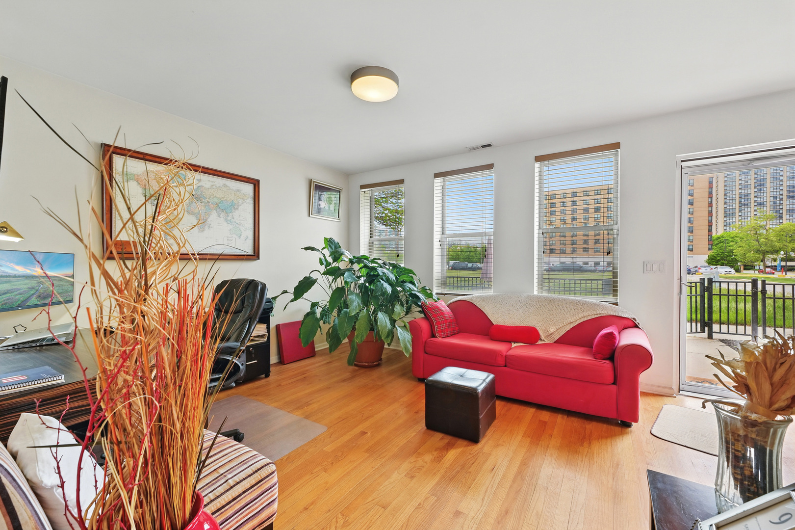 Property Photo: 308 E 25th Place IL 60616