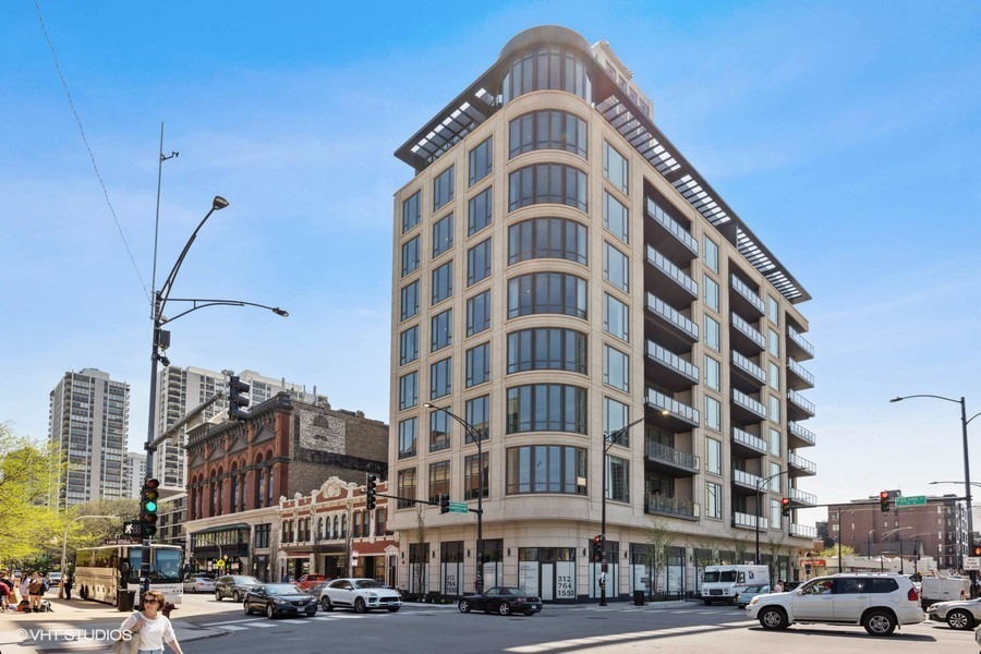 Property Photo: 1550 N Clark Street 804 IL 60610