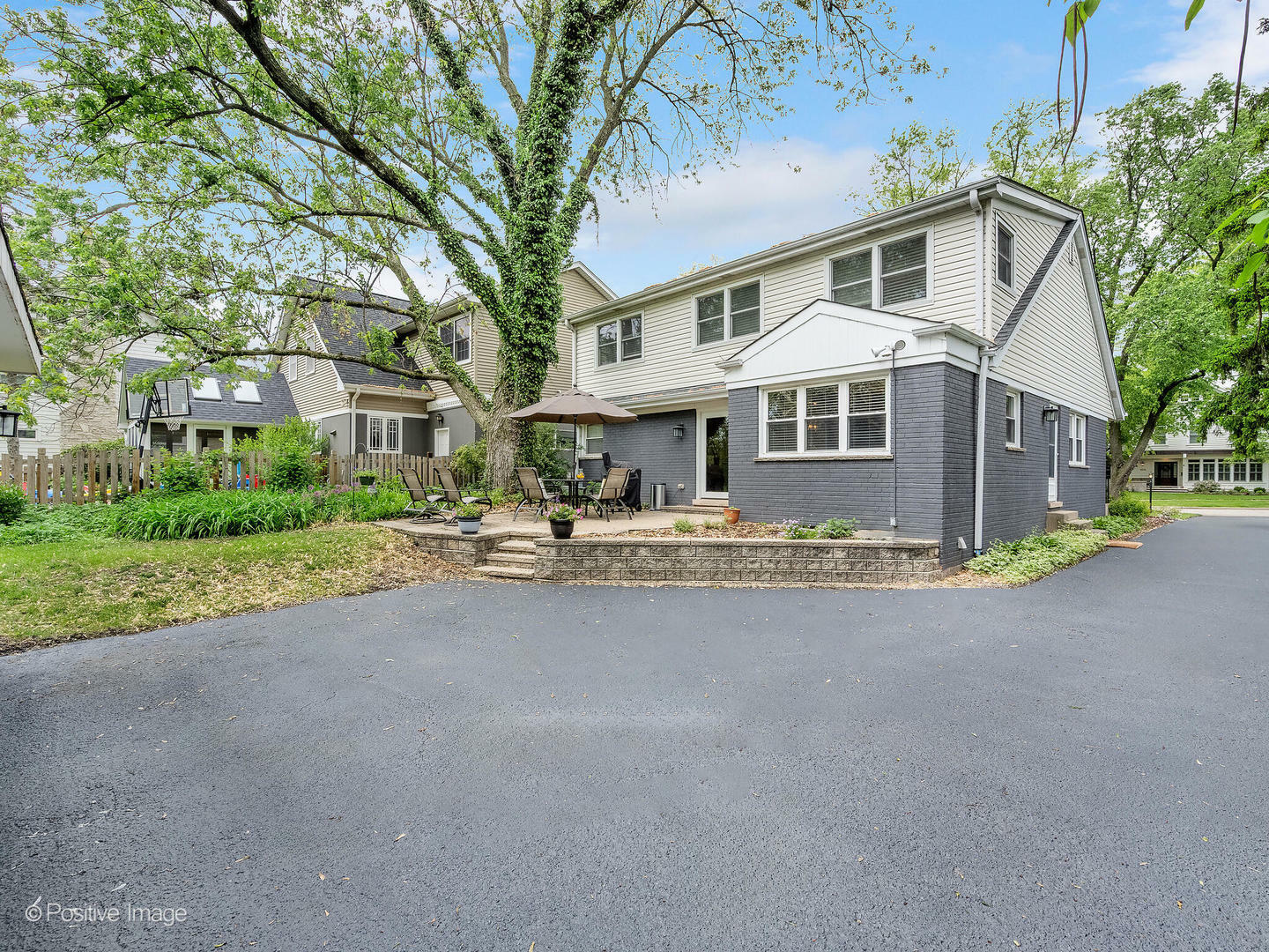 Property Photo: 407 Turner Avenue IL 60137