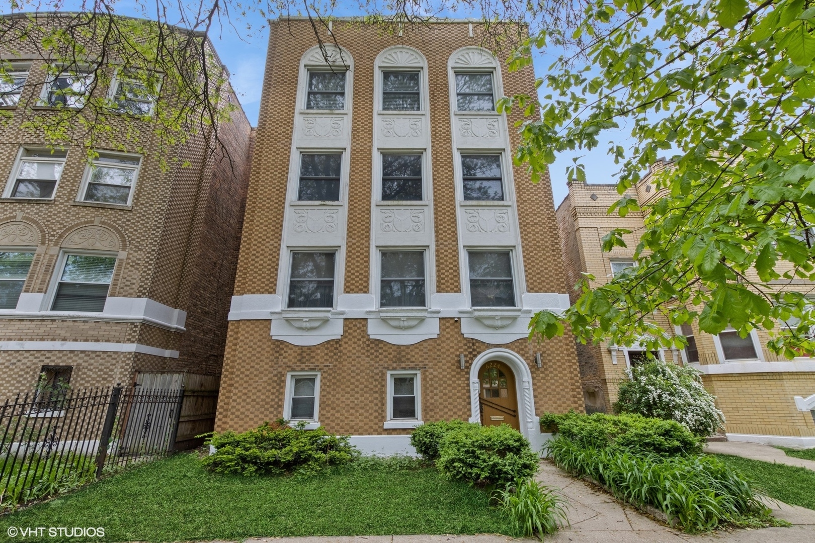 Property Photo: 6224 N Washtenaw Avenue 2 IL 60659