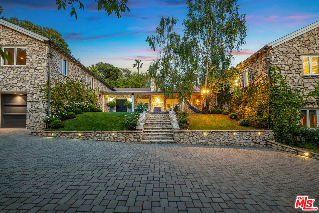 422 Parkwood Drive  Los Angeles CA 90077 photo