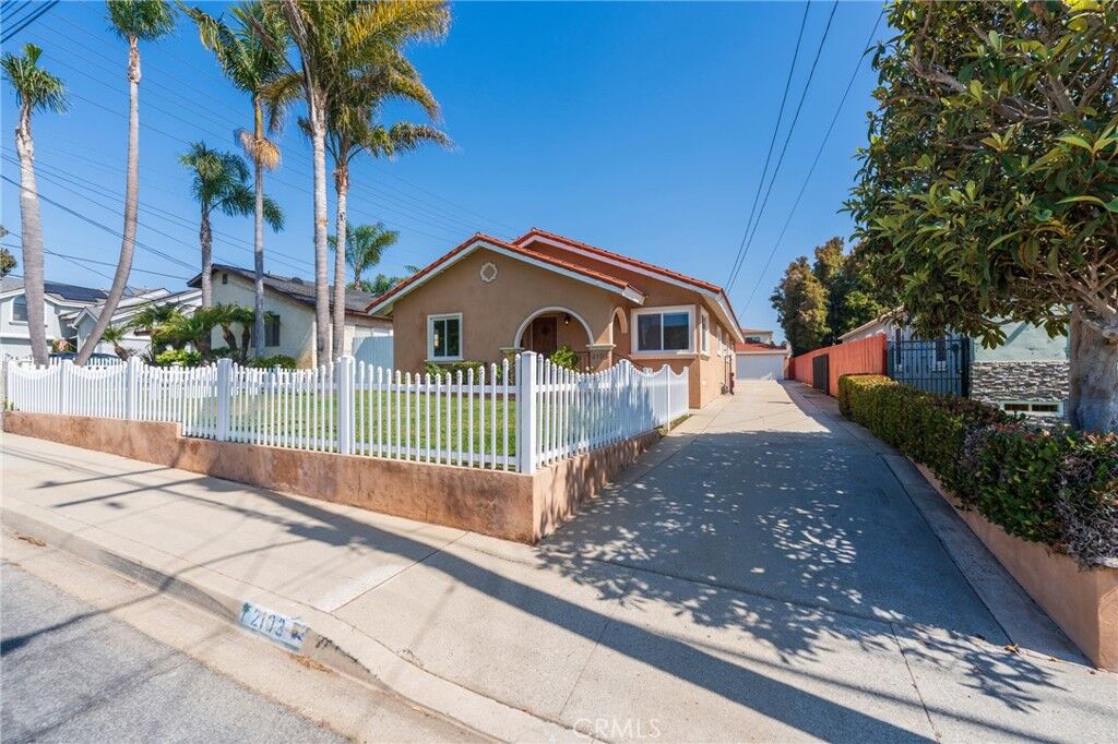 Property Photo: 2103 Belmont Lane CA 90278