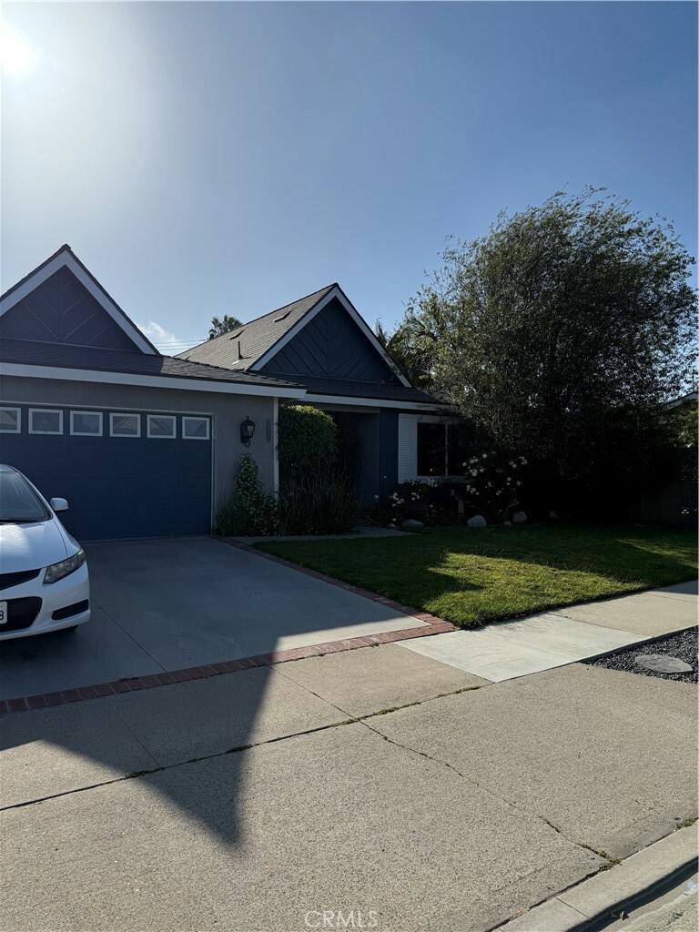 Property Photo: 15911 Dundalk Ln CA 92647