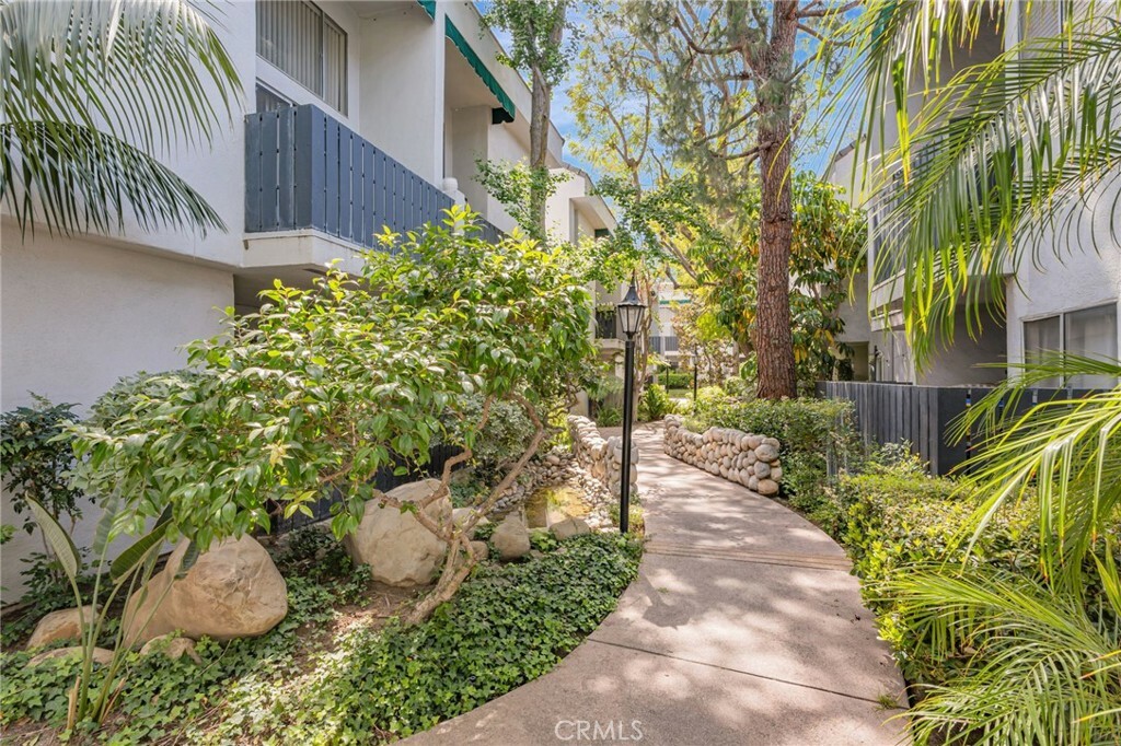 18645 Hatteras Street 203  Tarzana CA 91356 photo