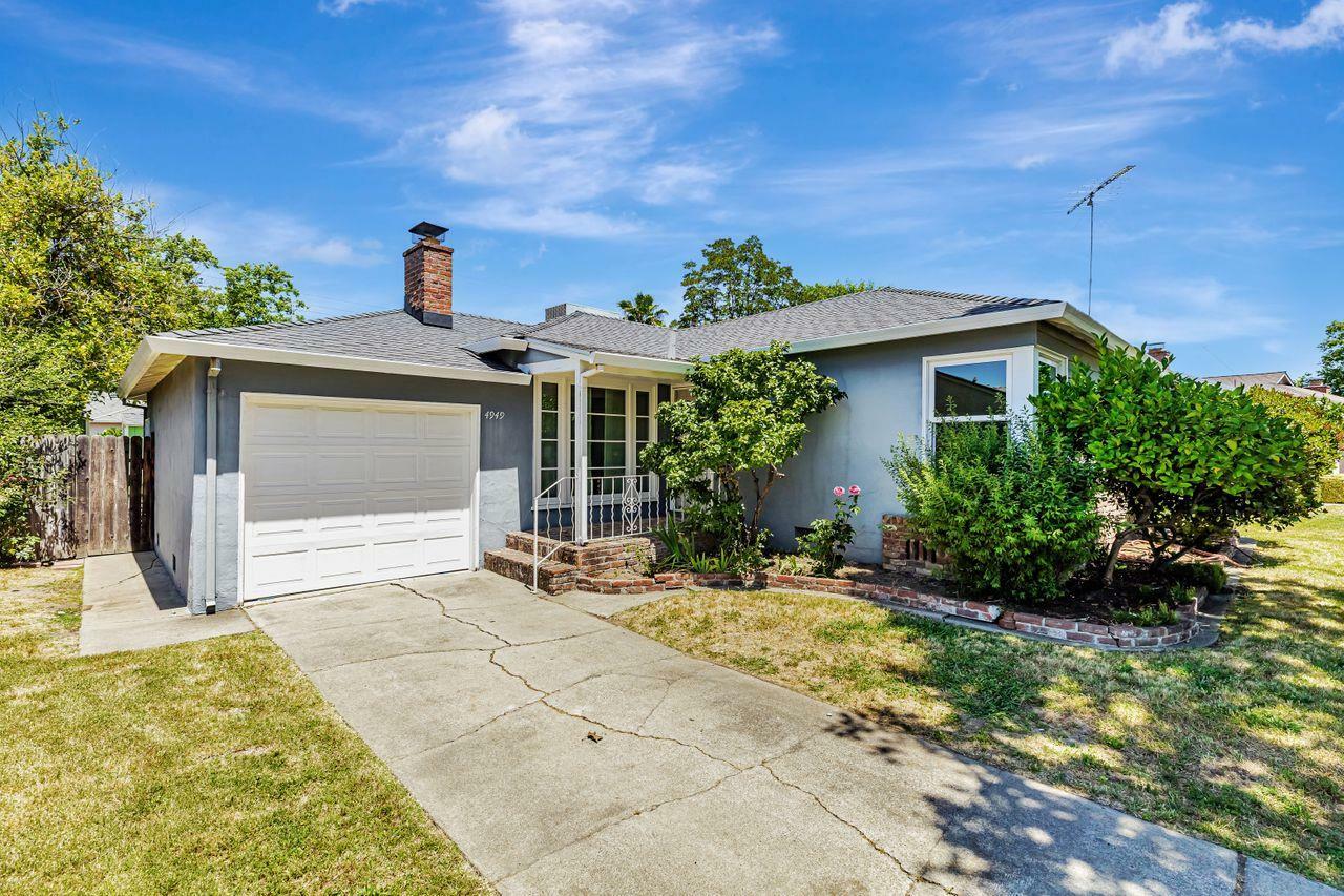 Property Photo: 4949 Helen Way CA 95818
