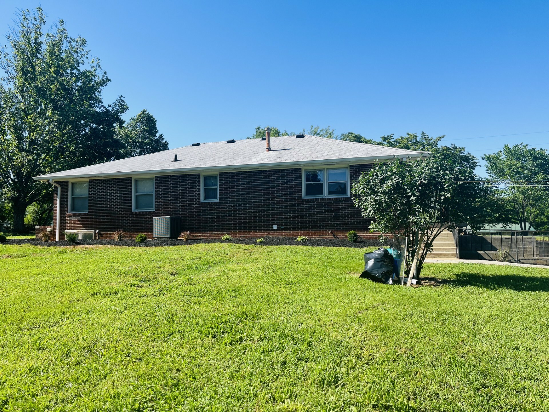 Property Photo: 302 Fairfax Ave TN 37130