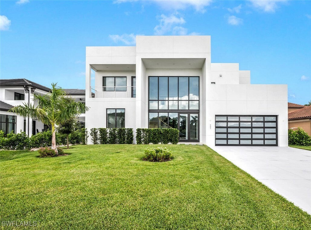 Property Photo: 507 107th Avenue N FL 34108