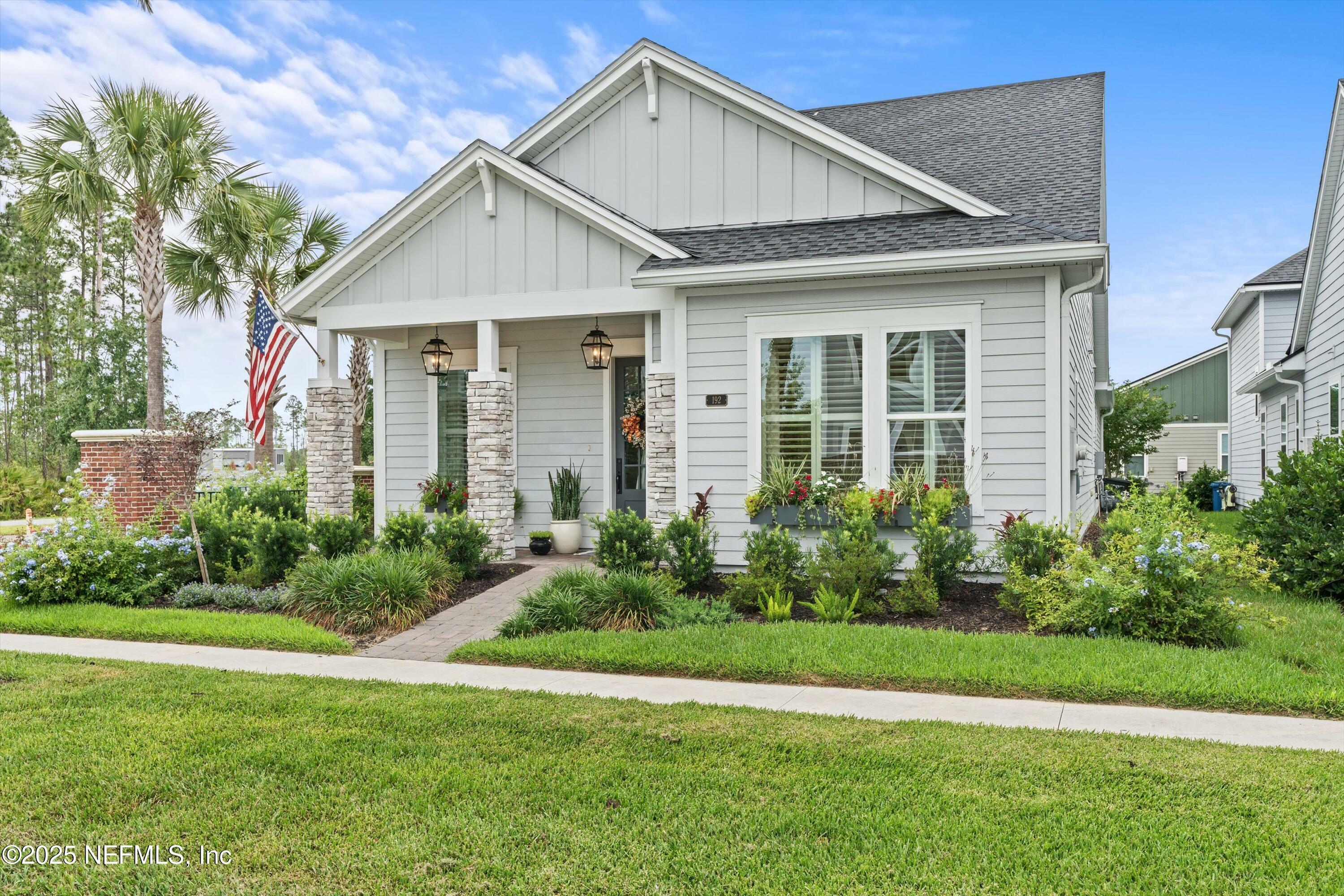 Property Photo: 192 Pk Ctr Avenue FL 32081
