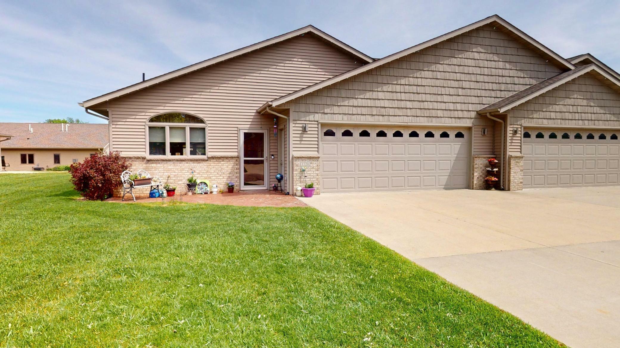 Property Photo:  1720 Hale Drive  MN 56007 