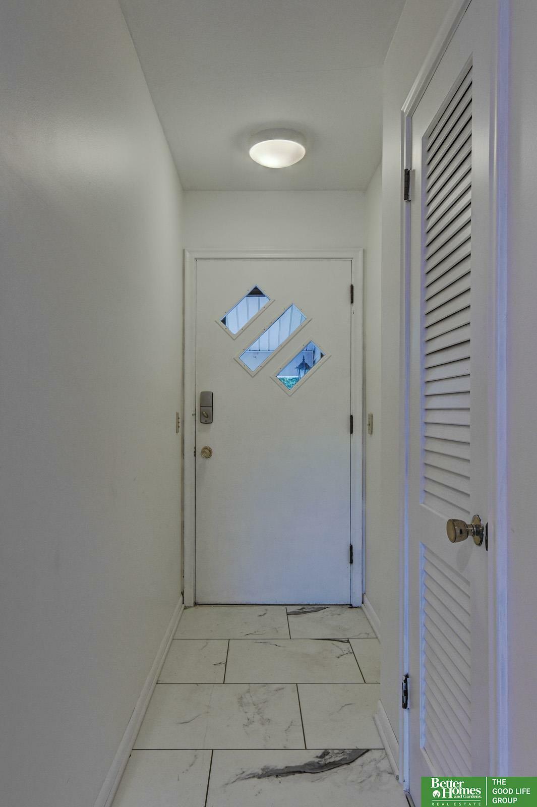Property Photo: 1305 S 55th Avenue NE 68106