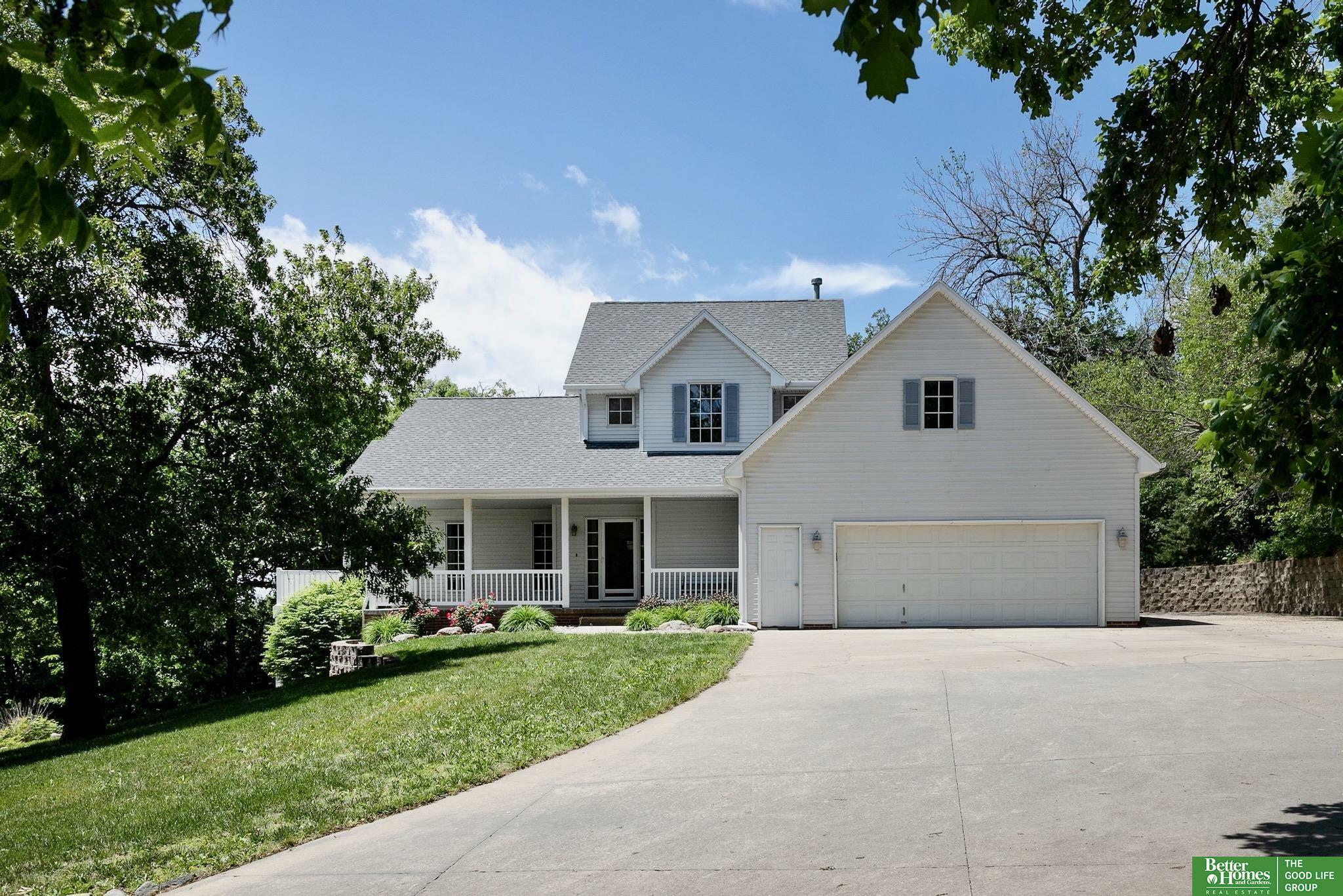 Property Photo: 8112 Molokai Drive NE 68046