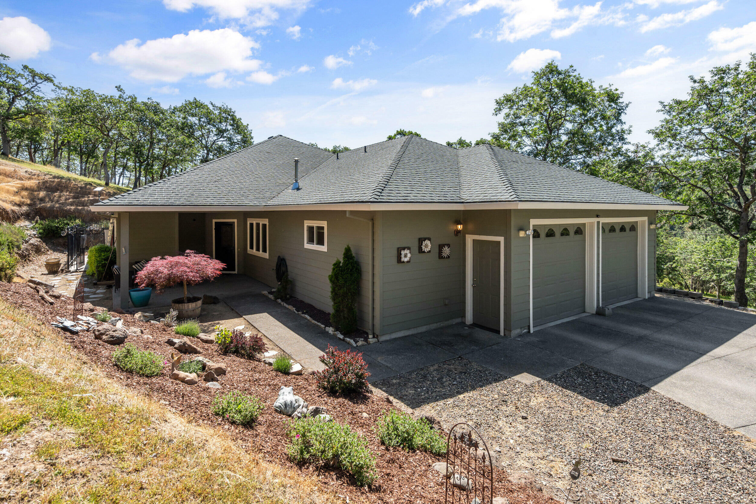 Property Photo: 314 Tomahawk Road OR 97530