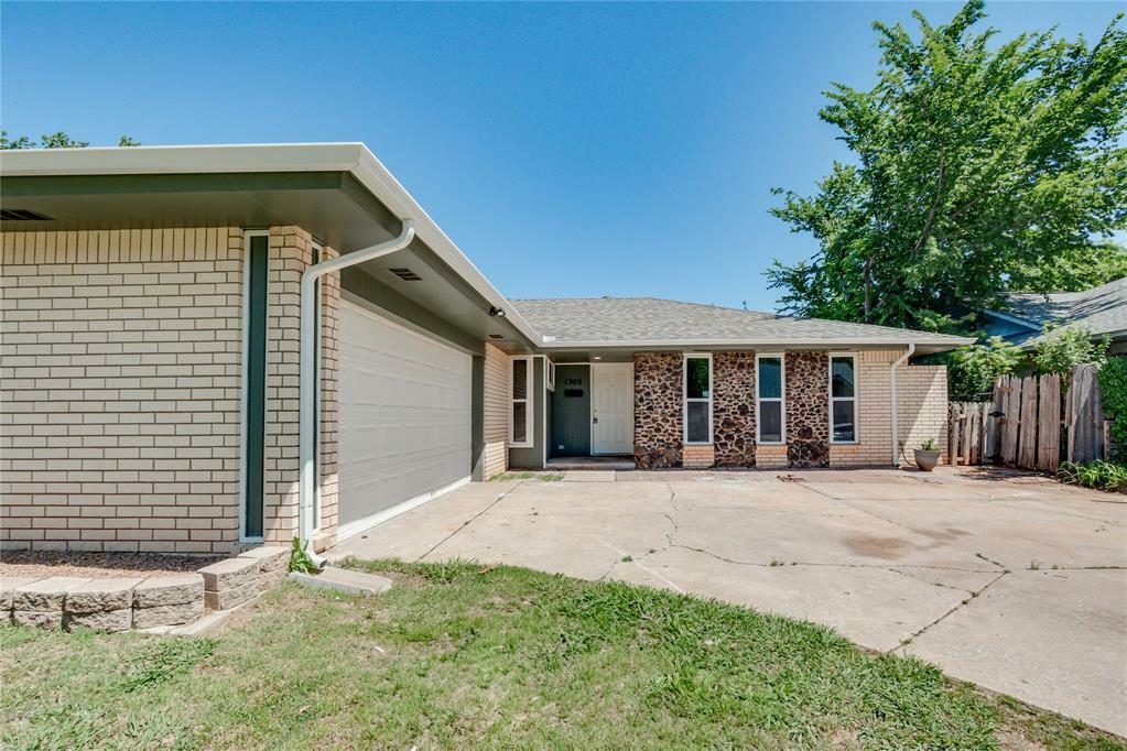 Property Photo: 1309 NW 106th Street OK 73114