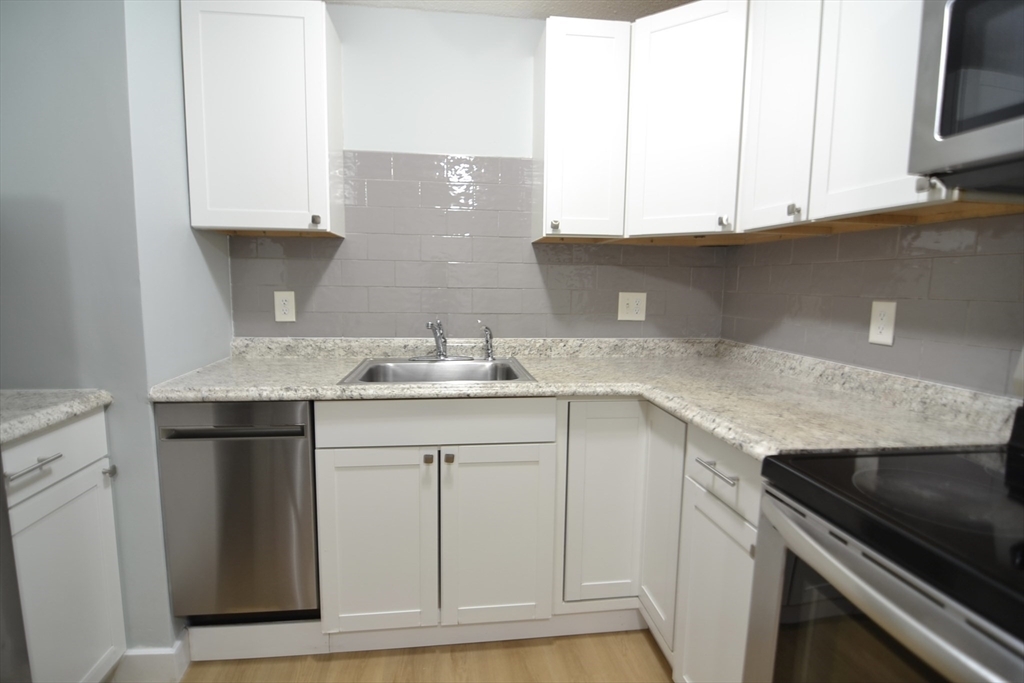 Property Photo:  77 Nicholas Rd I  MA 01701 
