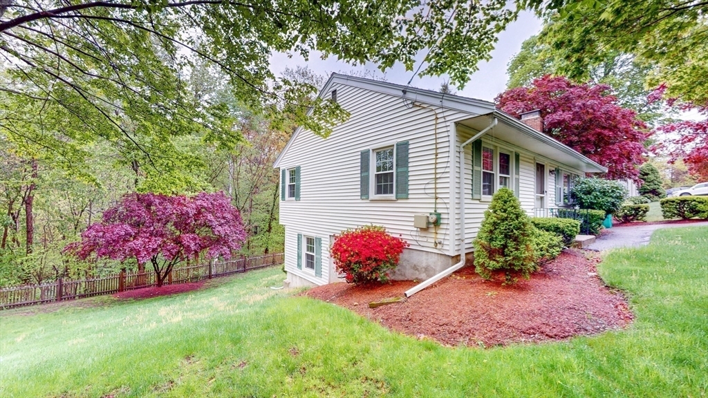 Property Photo:  10 Briarwood Rd  MA 01801 