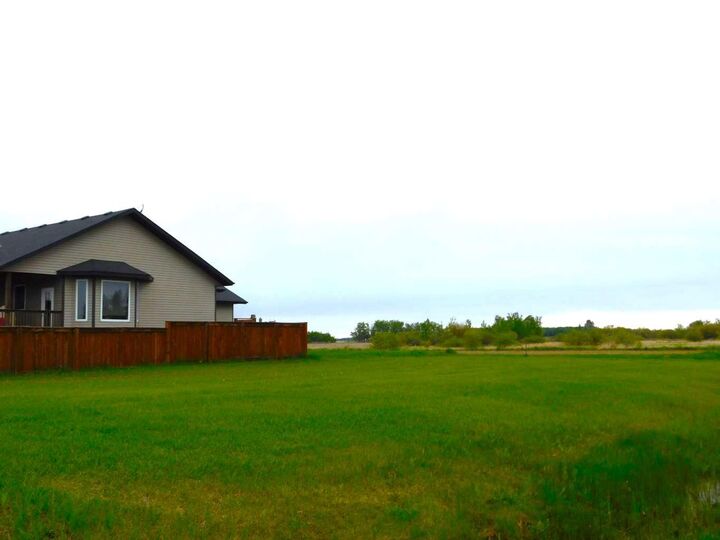 Property Photo: 301 Niblock Street AB T0B 0J0