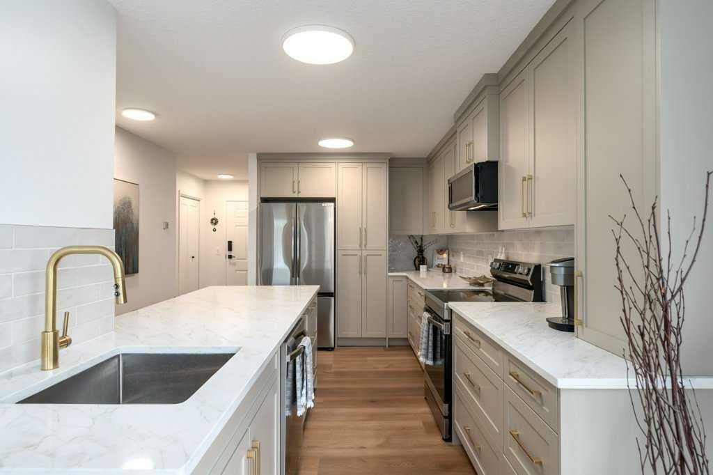 Photo de la propriété: 7030 Coach Hill Road SW 321 AB T3H 1E4