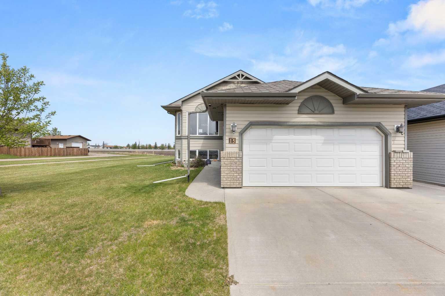 Property Photo: 15 Willow Lane AB T4H 1Y8