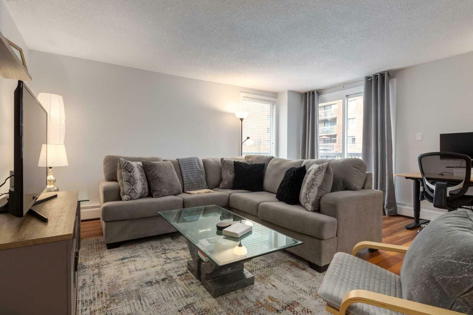 Property Photo: 616 15 Avenue SW 303 AB T2R 0R5