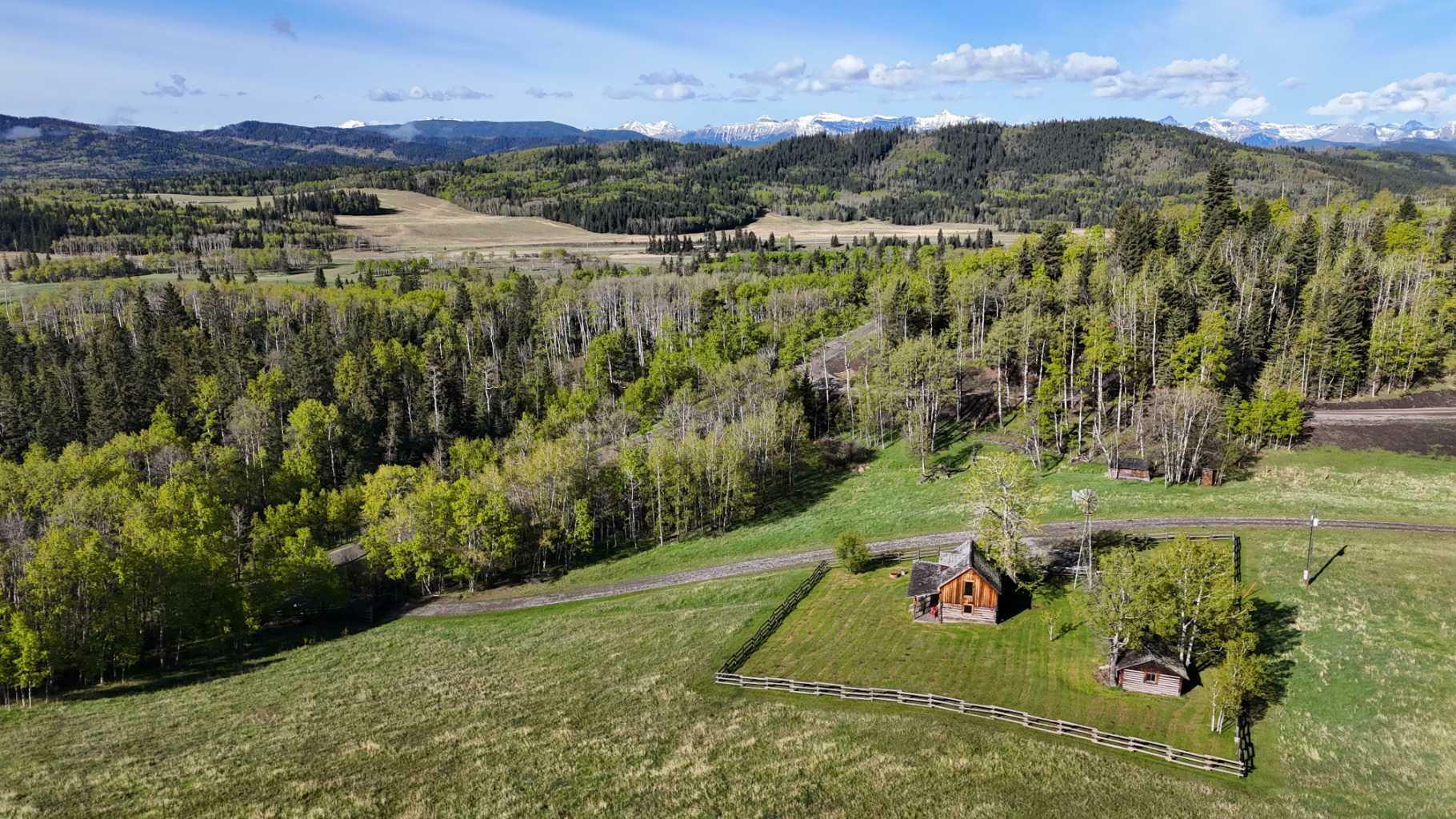Property Photo:  288180 450 Avenue W  AB T0L 2A0 