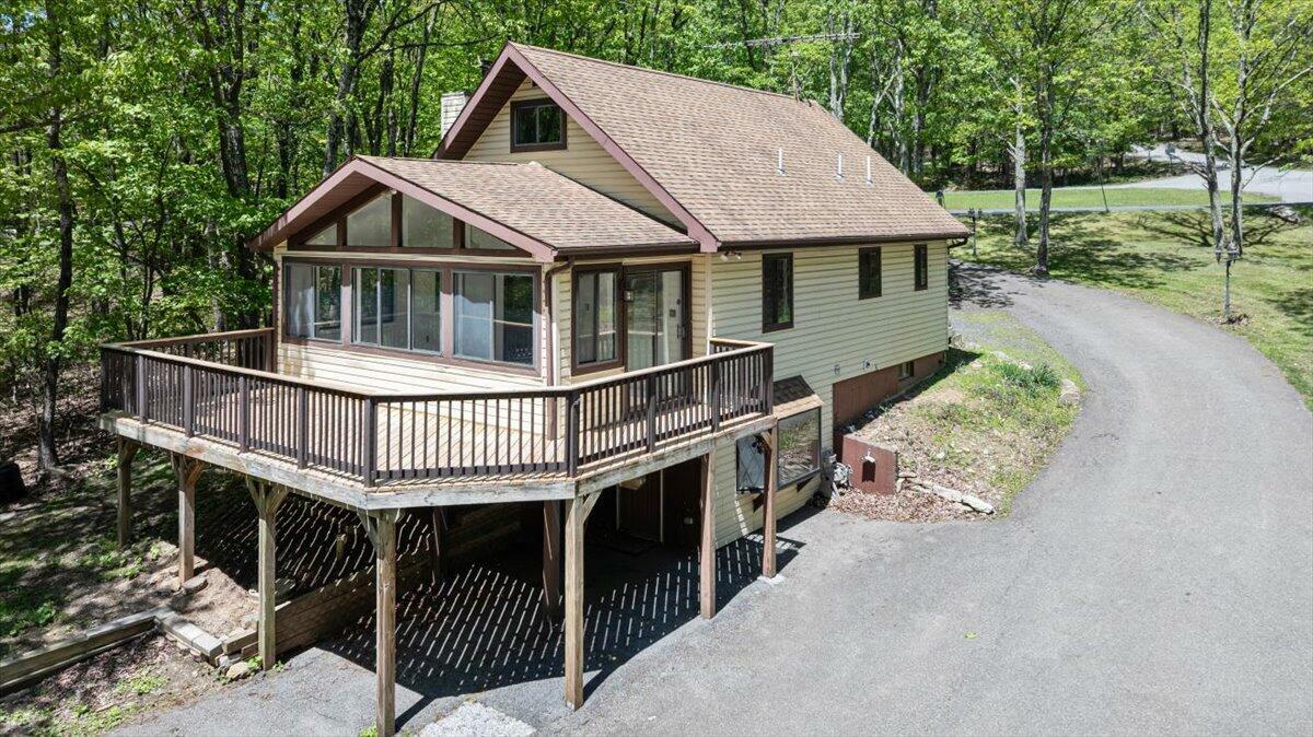 Property Photo: 660 Watercrest Avenue PA 18330