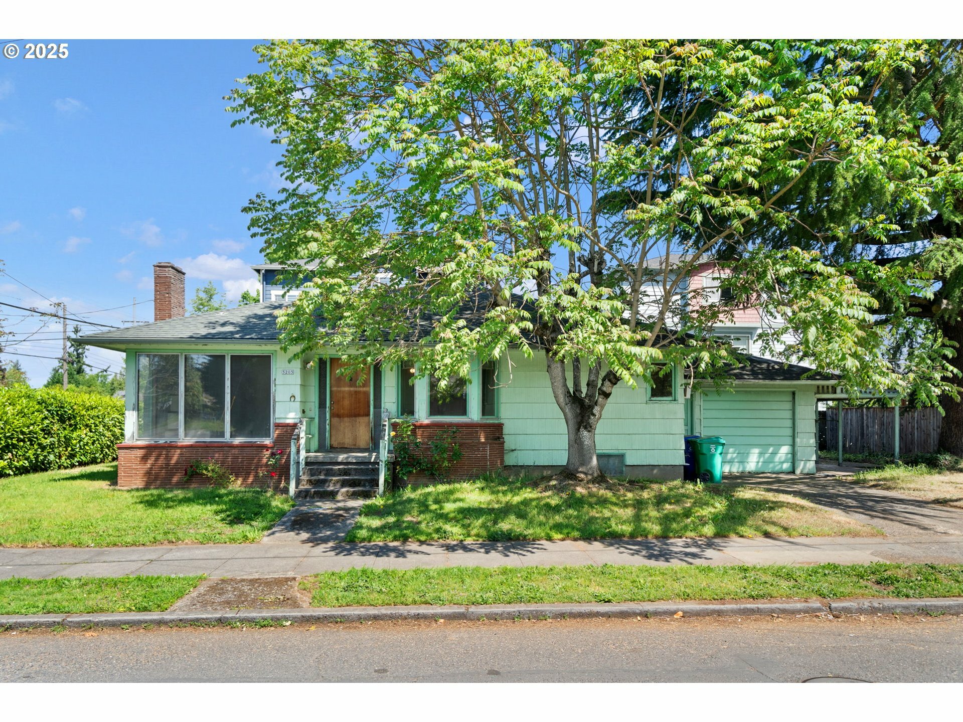 5205 SE Gladstone St  Portland OR 97206 photo