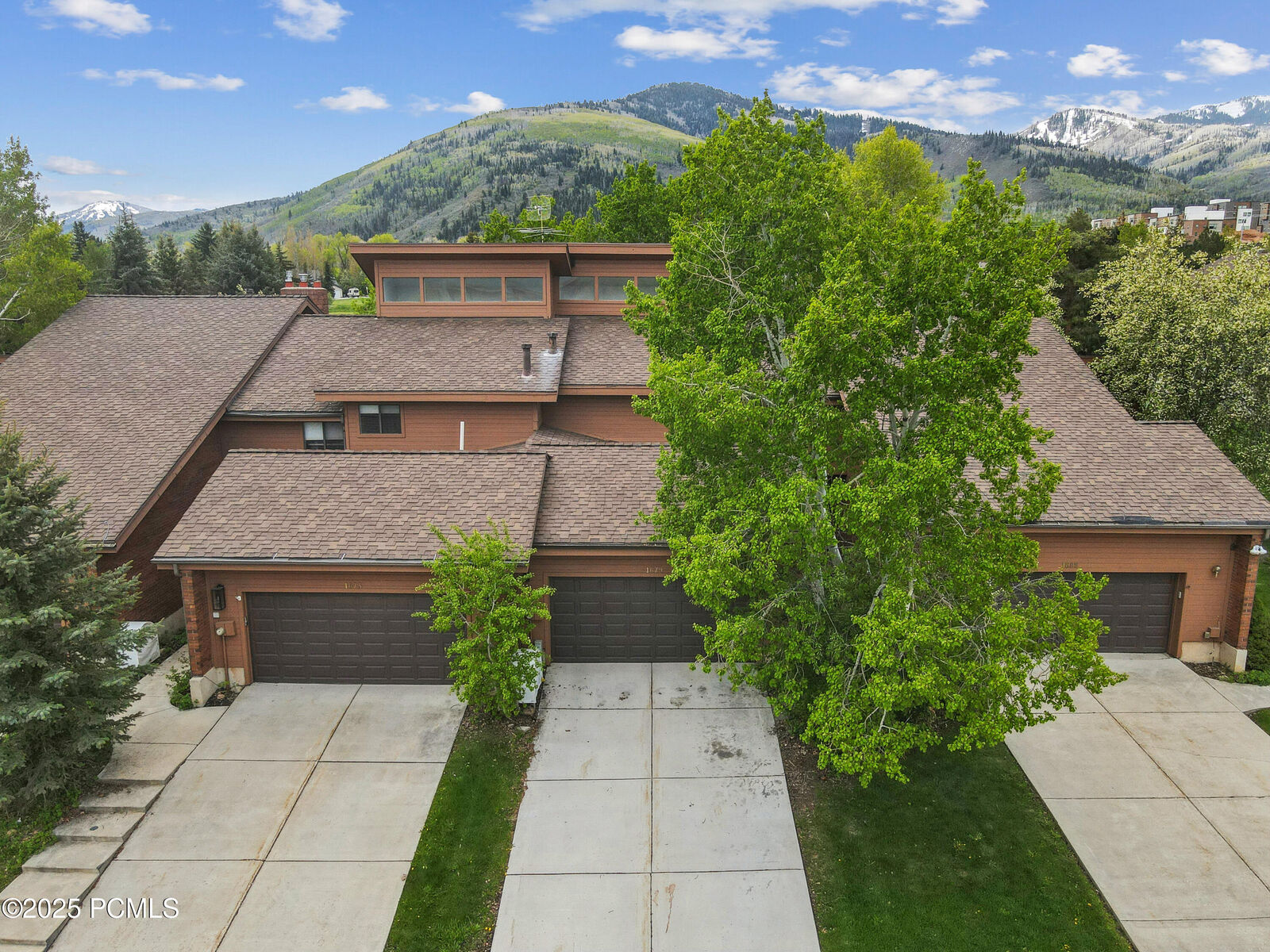 Property Photo: 1679 Village Round Drive UT 84098