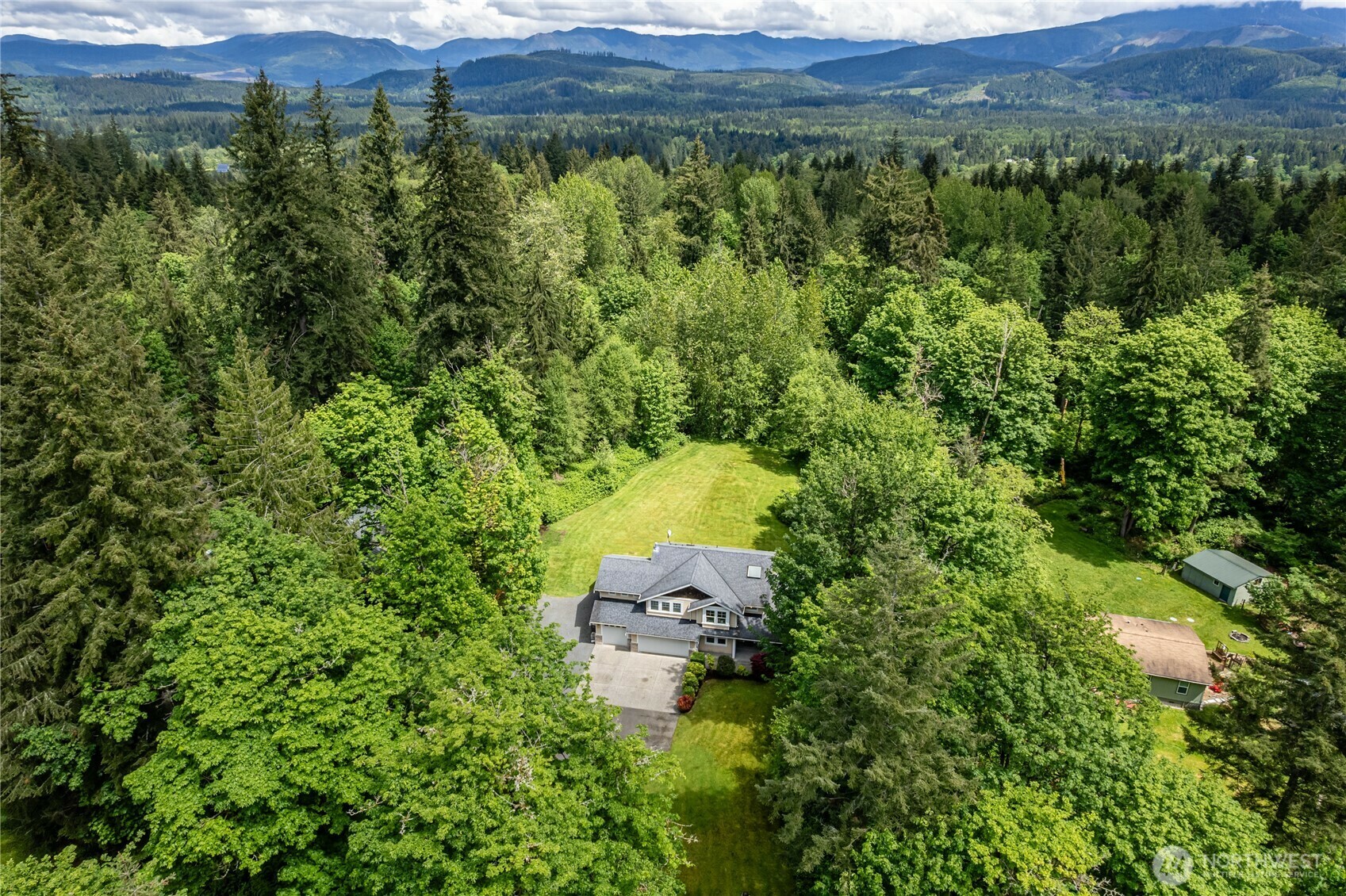 Property Photo: 5215 E Lake Bosworth Dr WA 98290