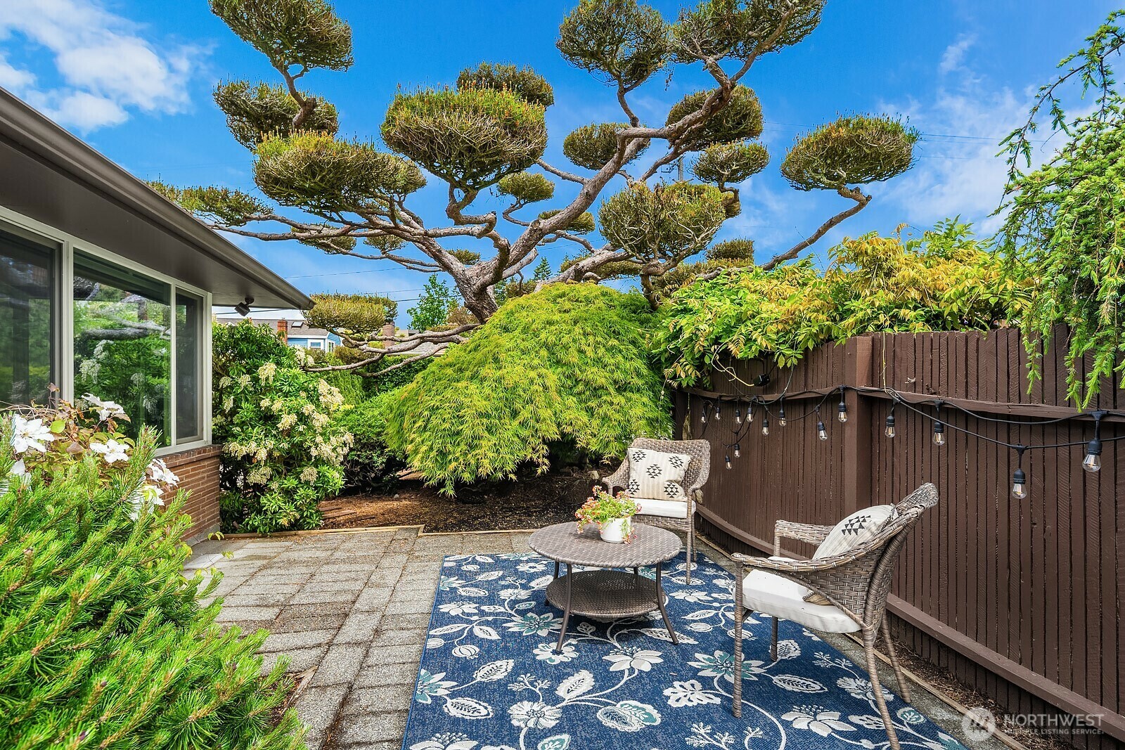Property Photo: 6085 Ann Arbor Avenue NE WA 98115