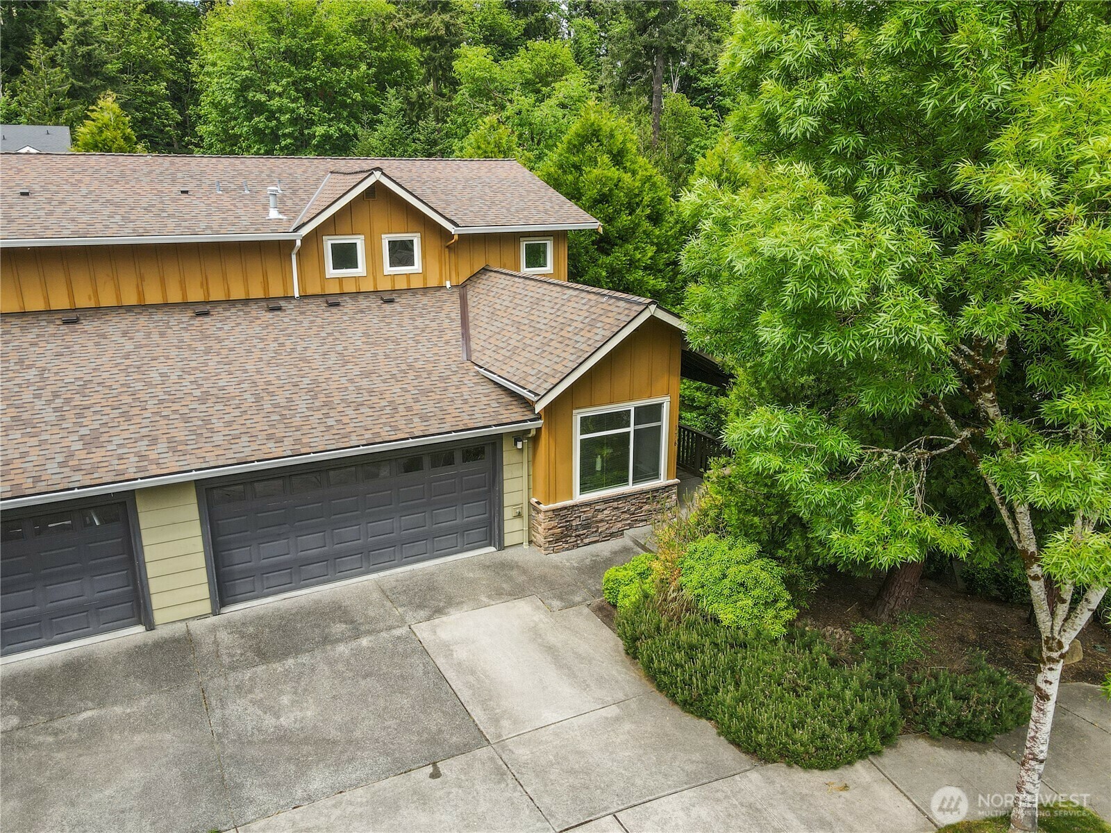 Property Photo: 176 Cougar Ridge Road NW 2302 WA 98027
