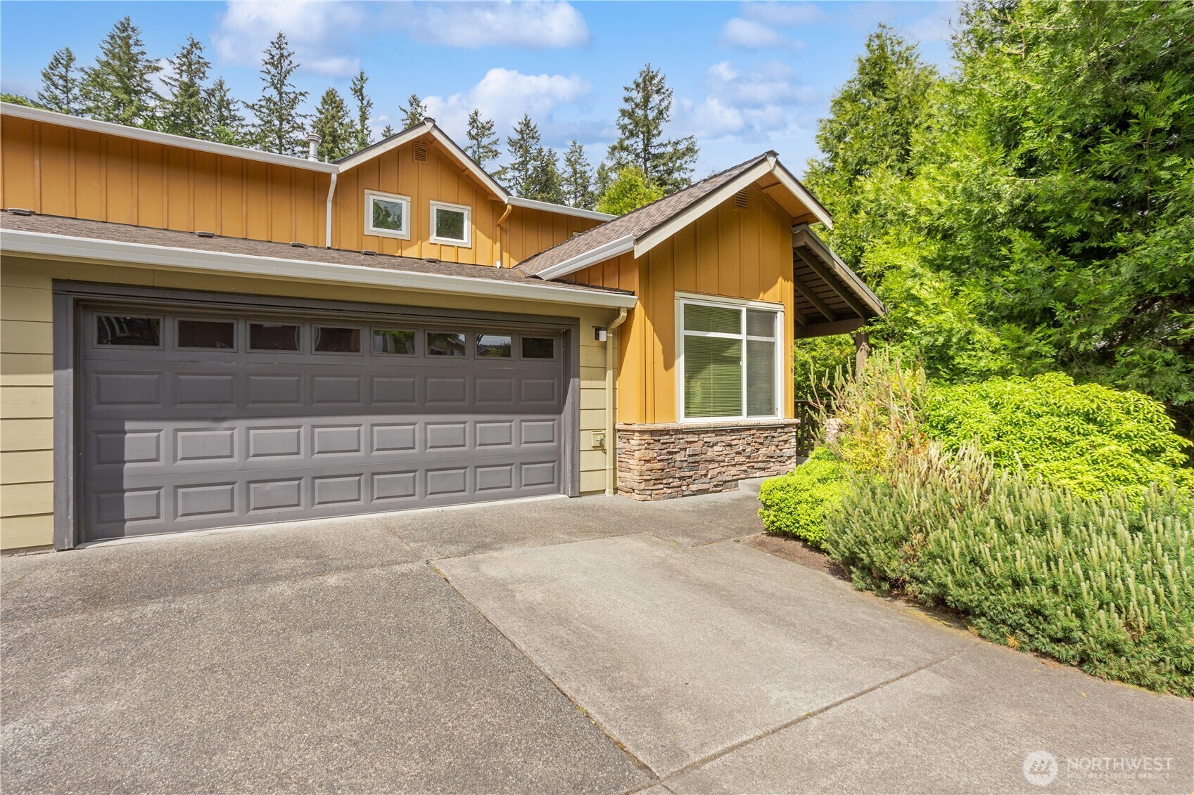 Property Photo: 176 Cougar Ridge Road NW 2302 WA 98027