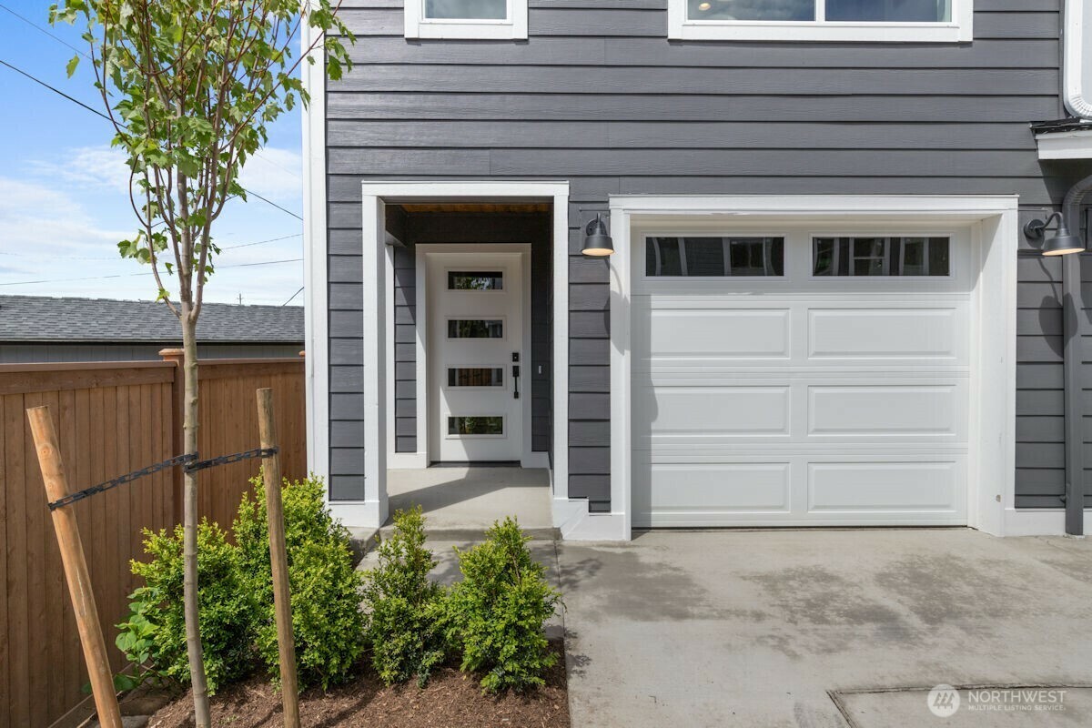 Property Photo: 15726 40th Avenue W B1 WA 98087