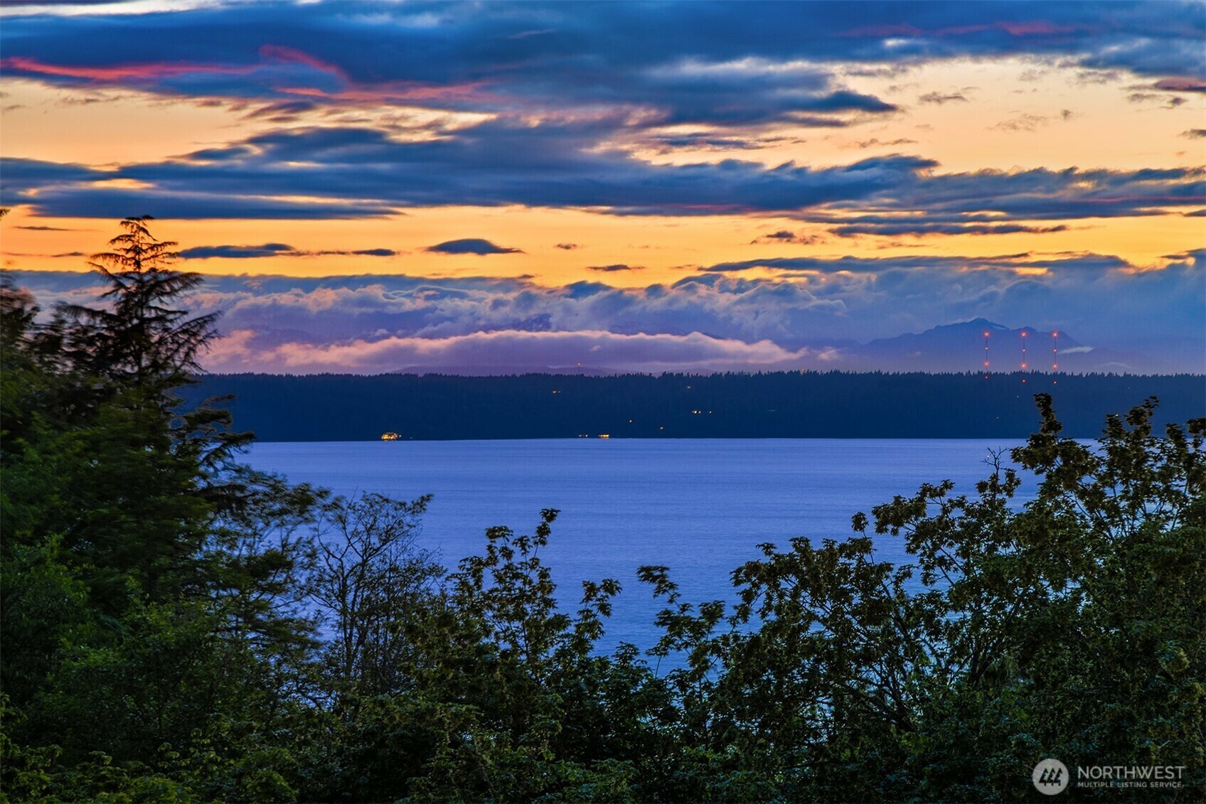Property Photo: 660 SW 199th Place WA 98166