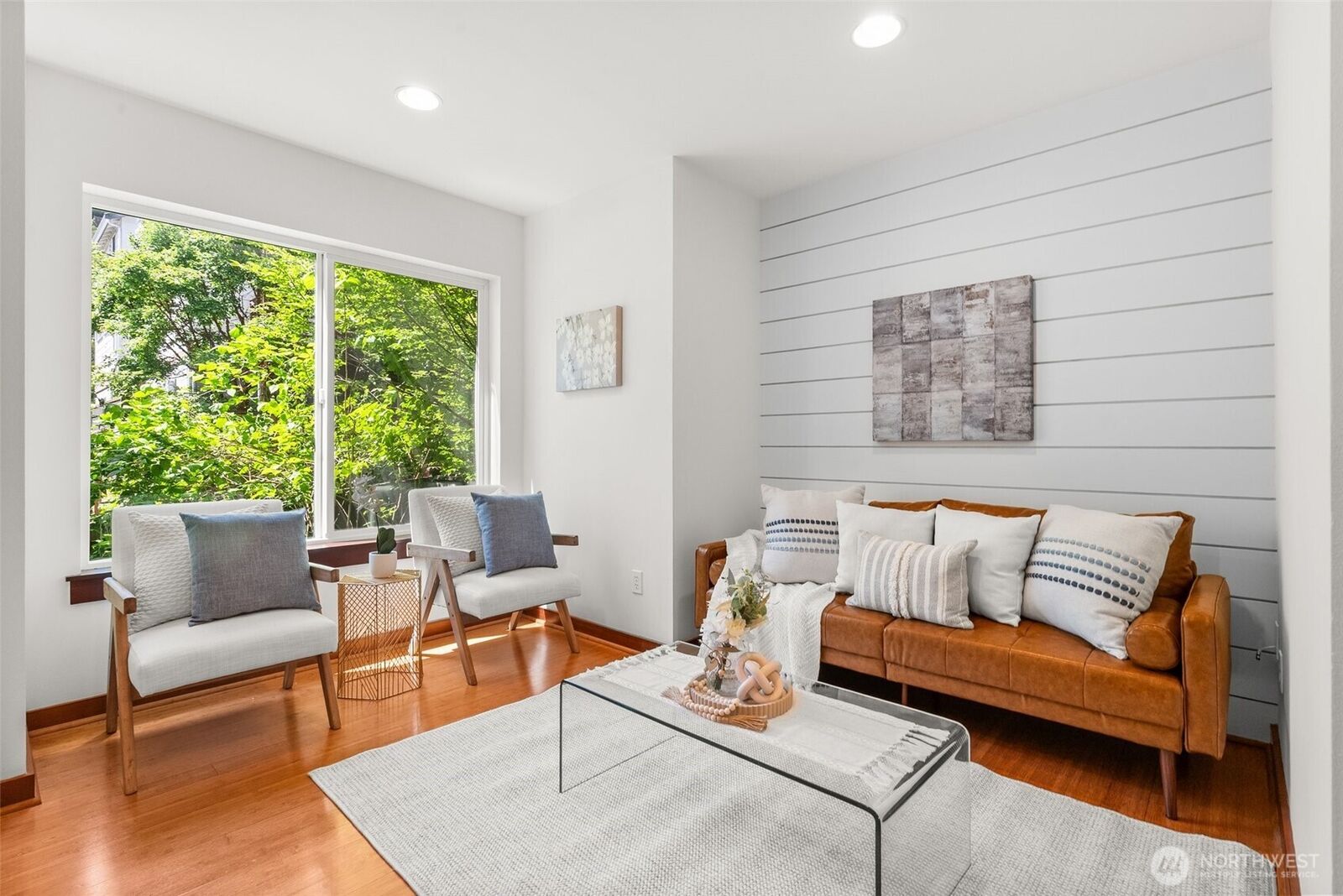 Property Photo: 672 NE 40th St WA 98105