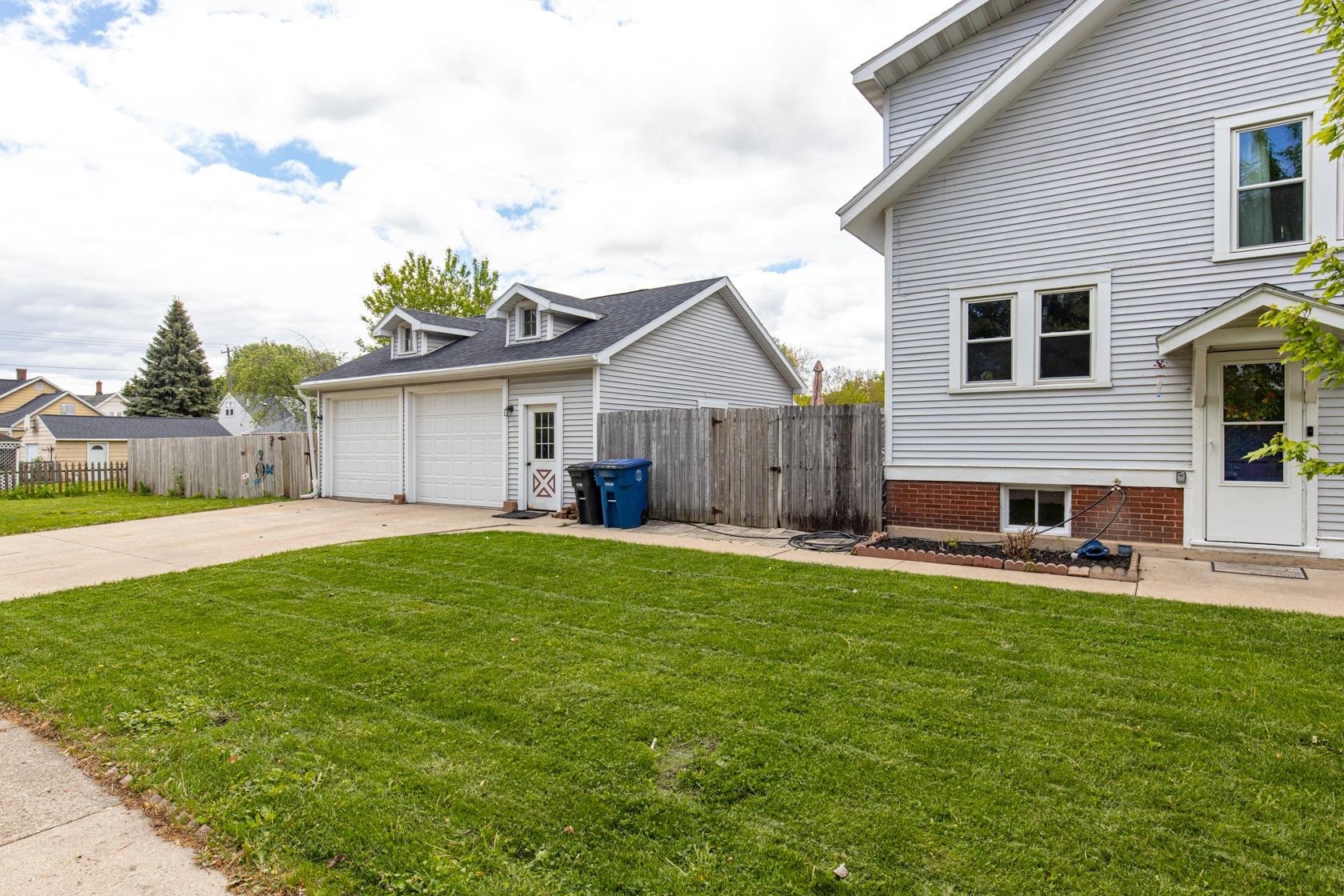 Property Photo:  805 W 9th Avenue  WI 54902 