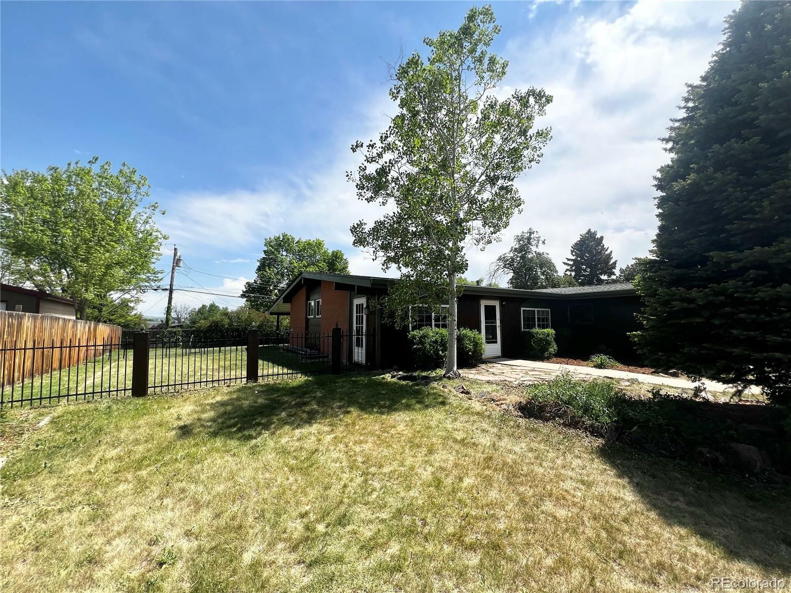 Property Photo: 5722 W Chestnut Avenue CO 80128