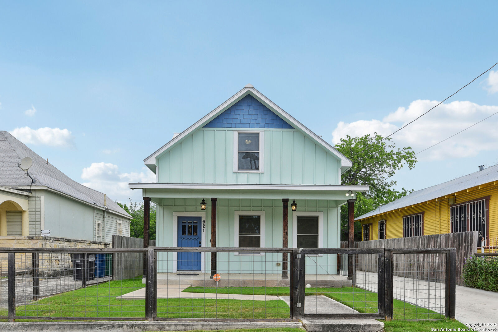 Property Photo:  621 Center St.  TX 78202 