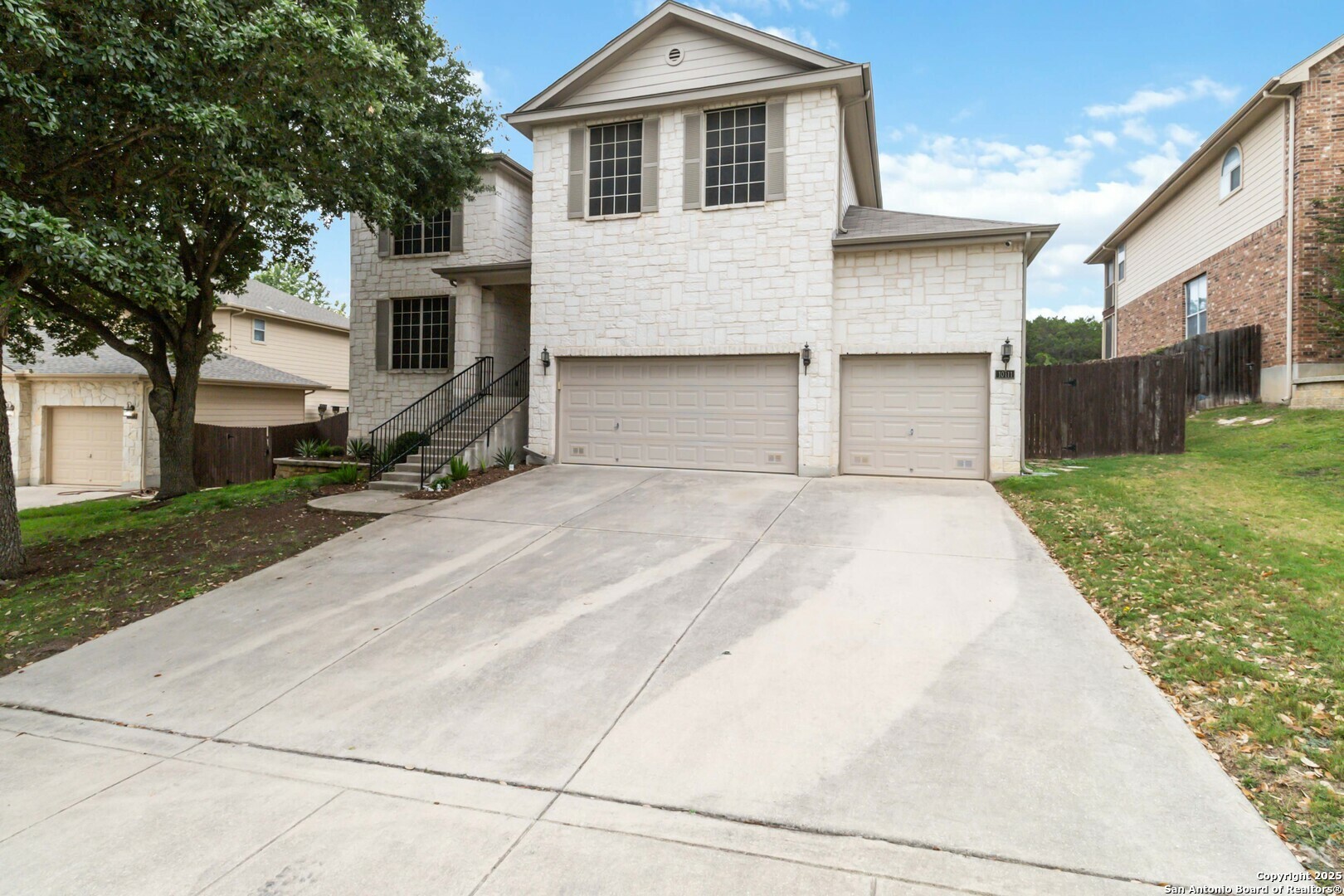 Property Photo: 10111 Arabian Hill TX 78254