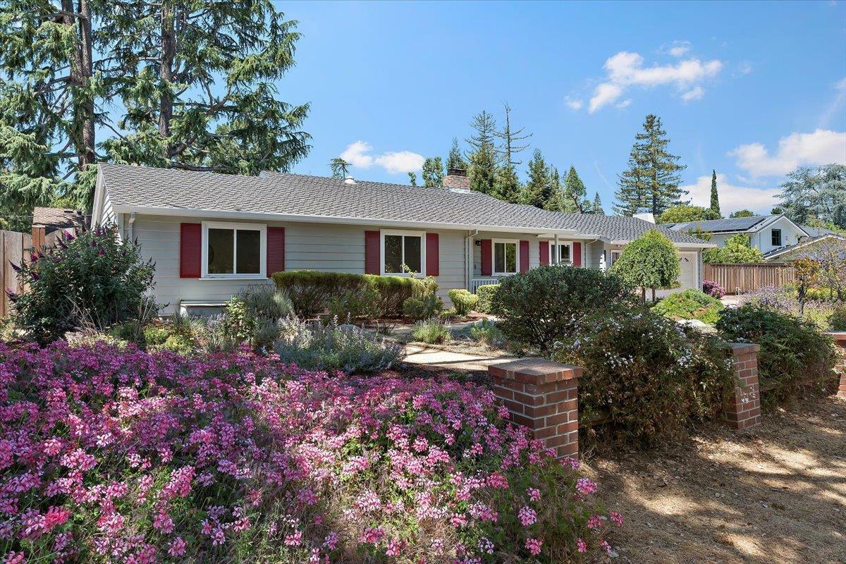 Property Photo: 1480 Oakhurst Avenue CA 94024