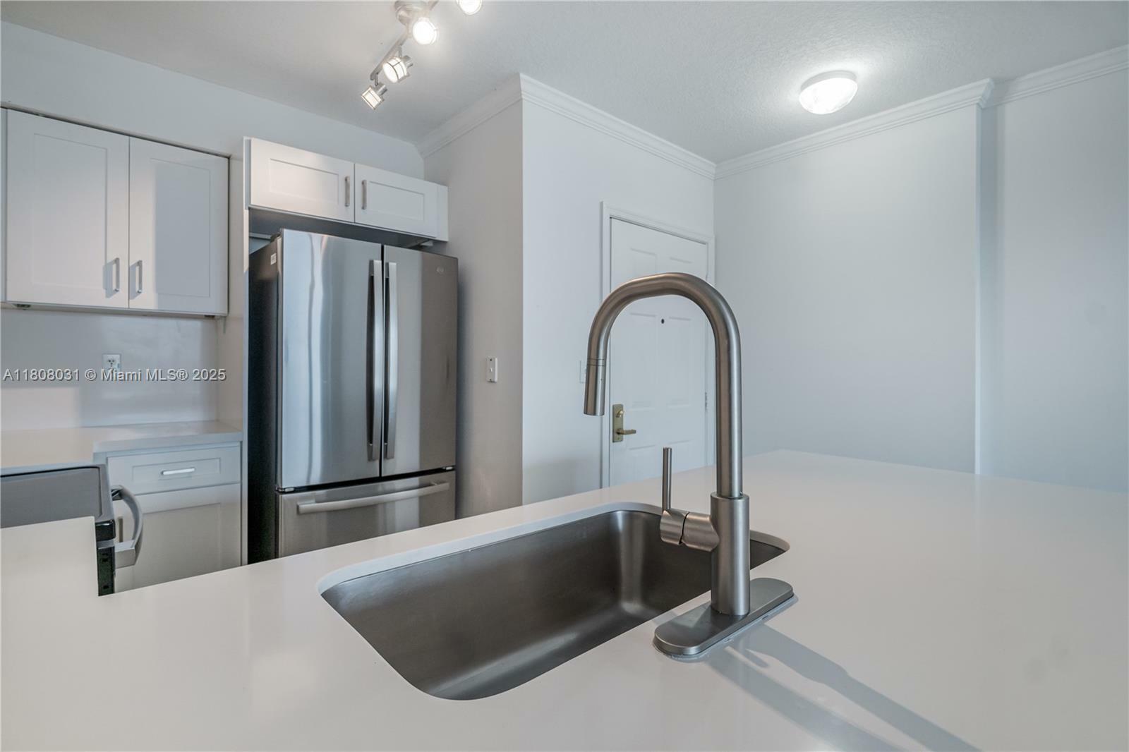 Property Photo: 2665 SW 37th Ave 906 FL 33133