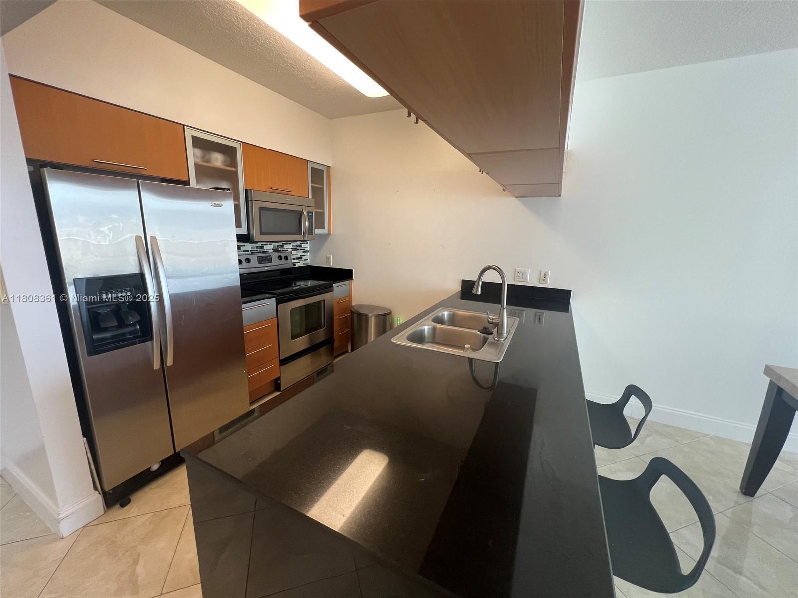 Property Photo: 1750 N Bayshore Dr 1410 FL 33132