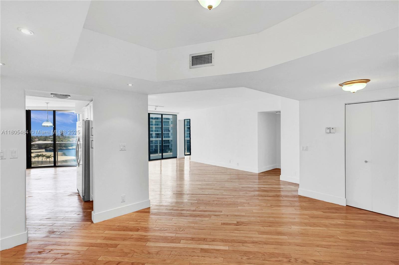 Property Photo: 20281 E Country Club Dr 412 FL 33180