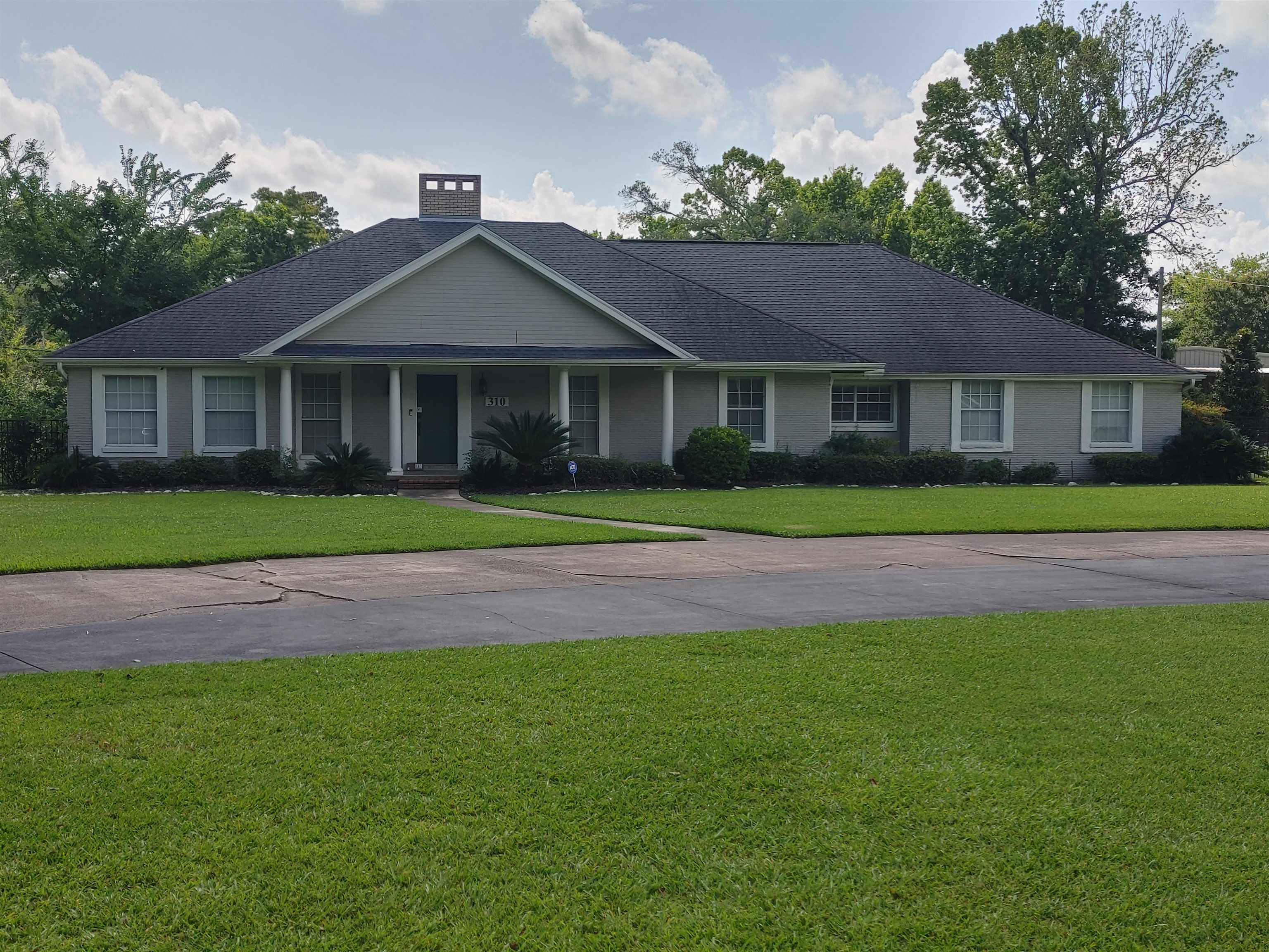 Property Photo: 310 Junker Road TX 77707