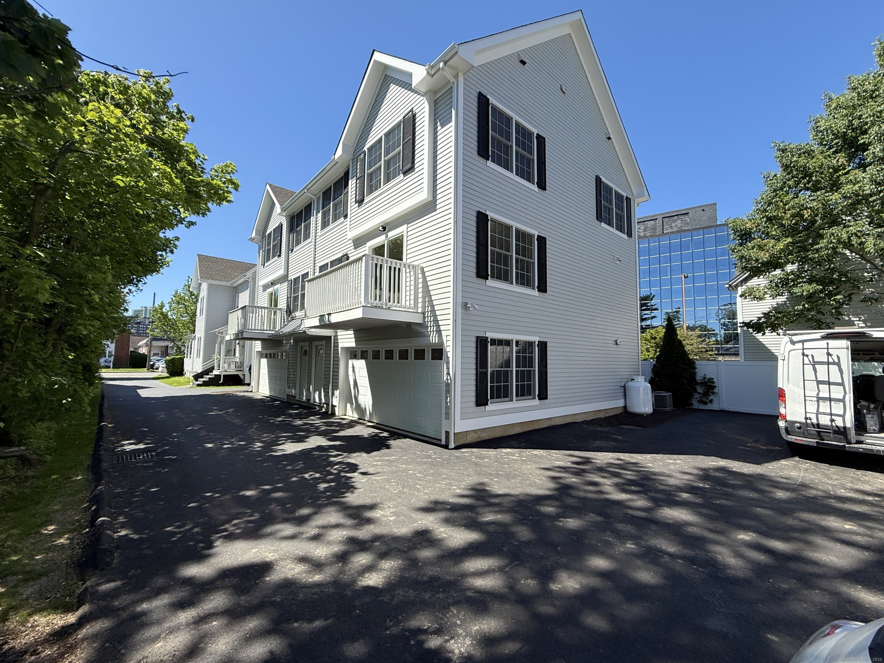 Property Photo:  24 Hoyt Street C  CT 06905 