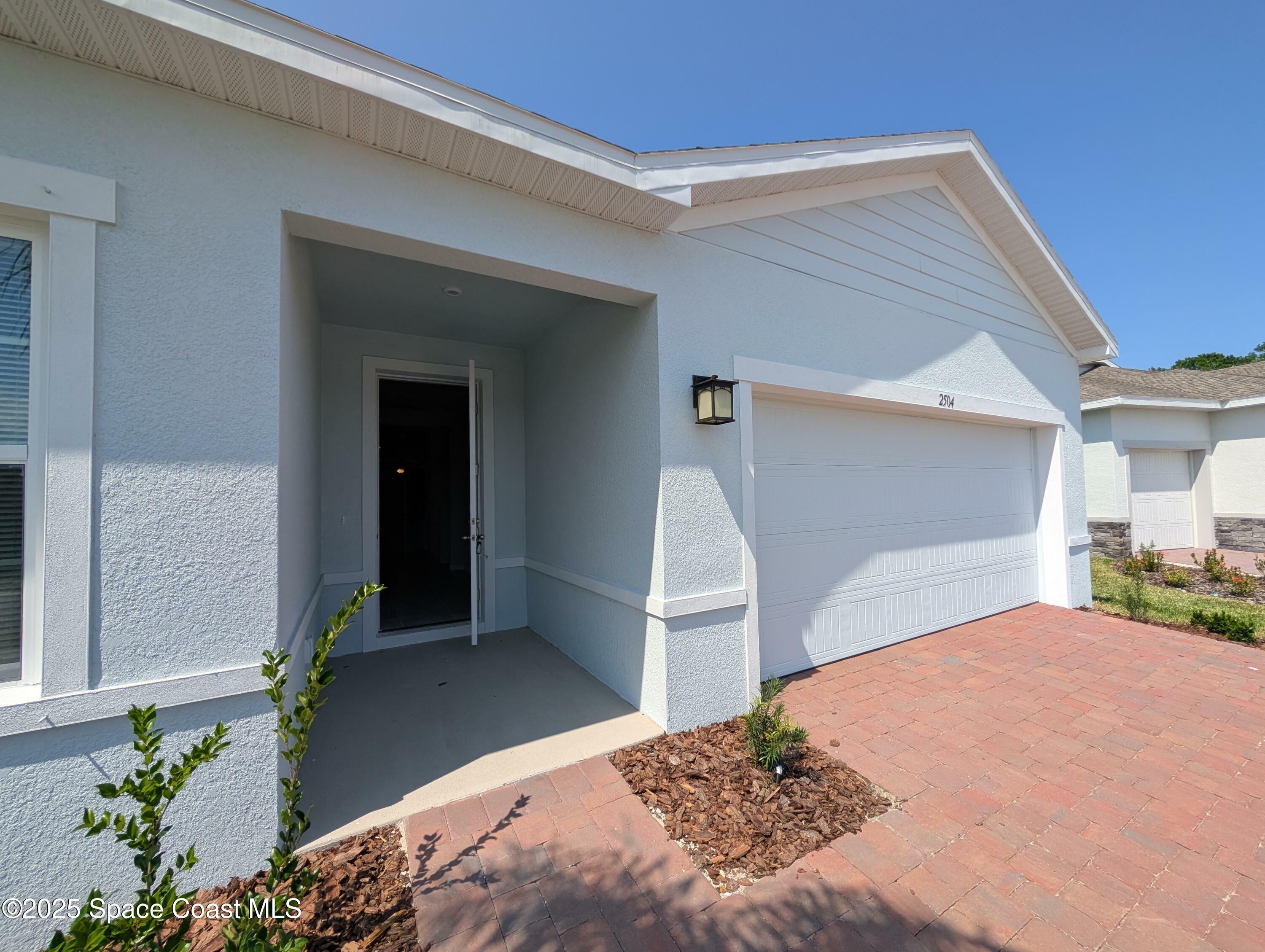 Property Photo: 2504 Landing Drive FL 32796