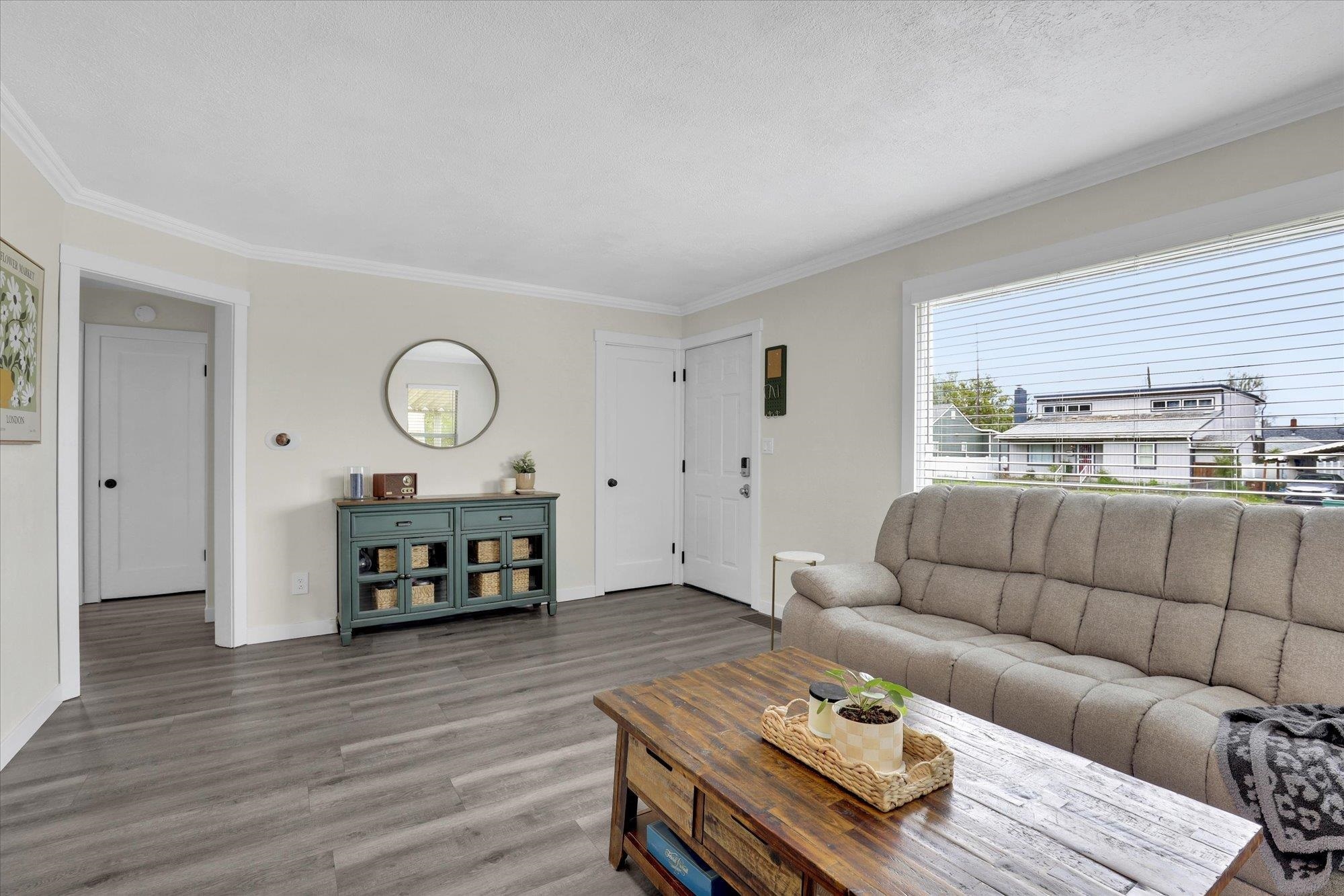 Property Photo: 1419 E Glass Ave WA 99207