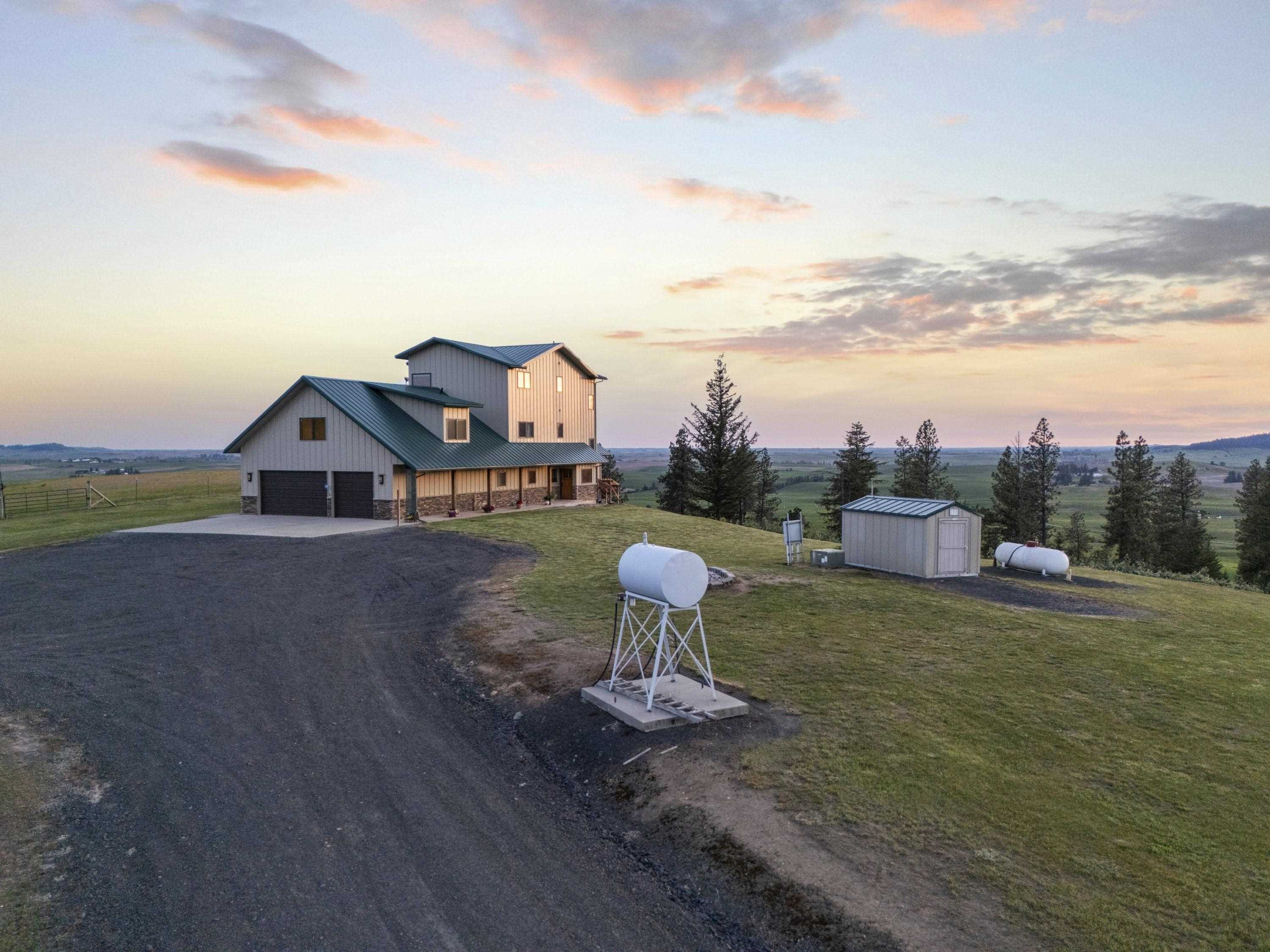 Property Photo: 26004 E Horton Rd WA 99030