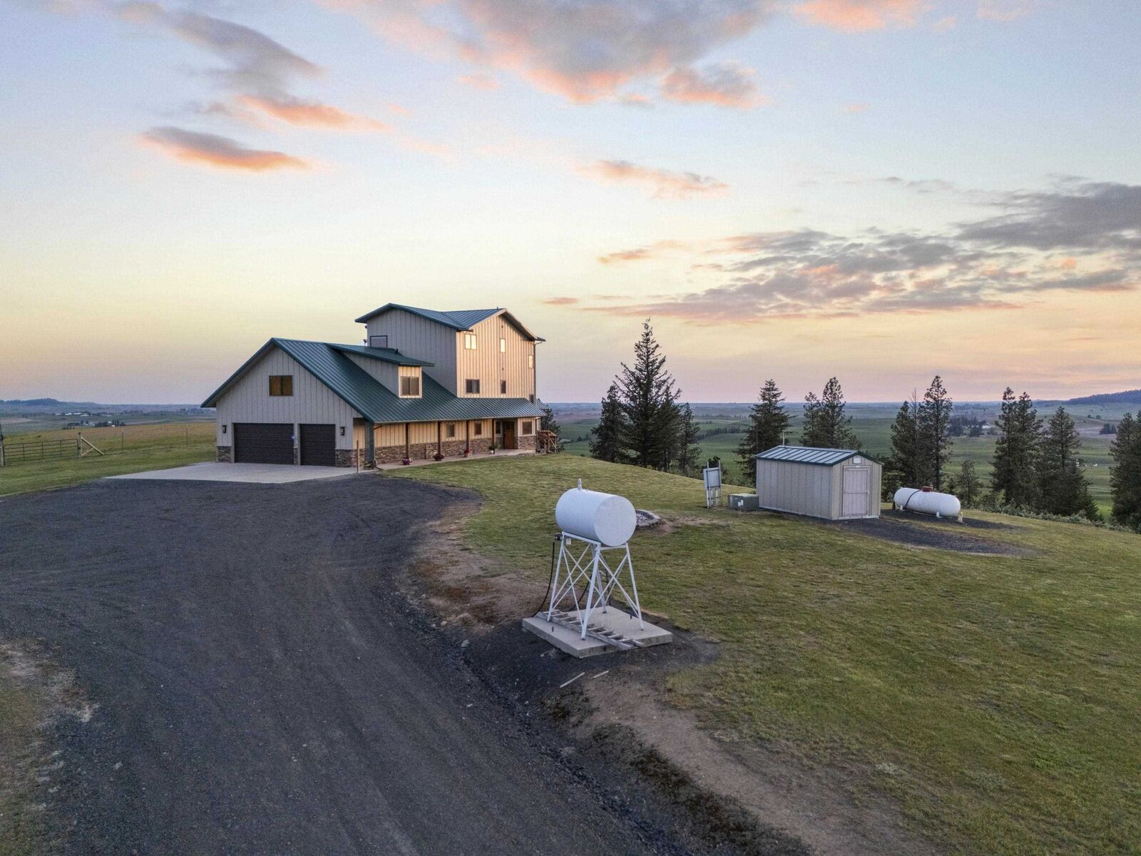 Property Photo: 26004 E Horton Rd WA 99030