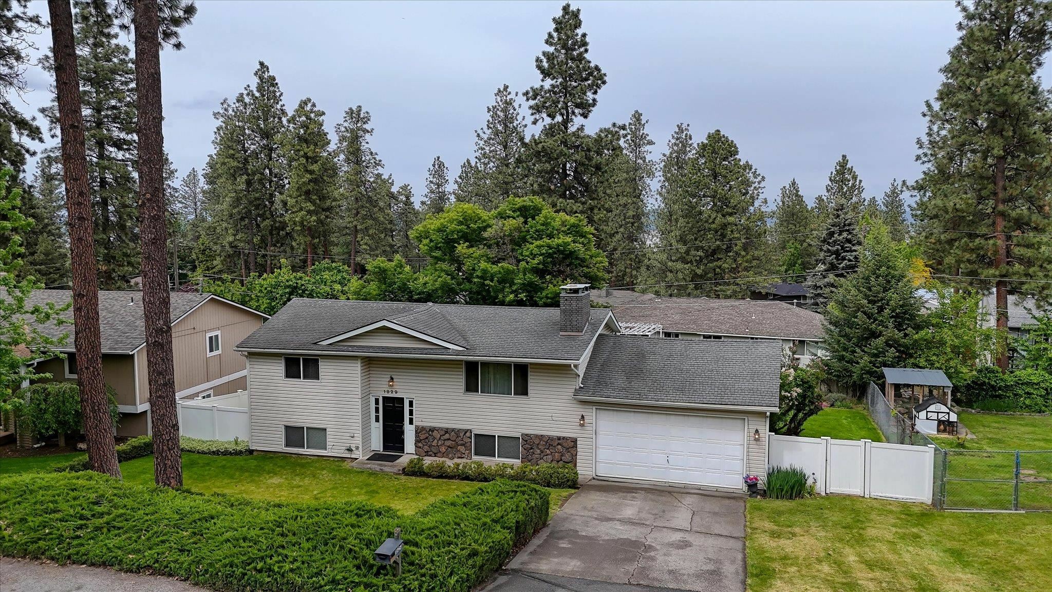 Property Photo:  1829 S Glenrose Rd  WA 99223 