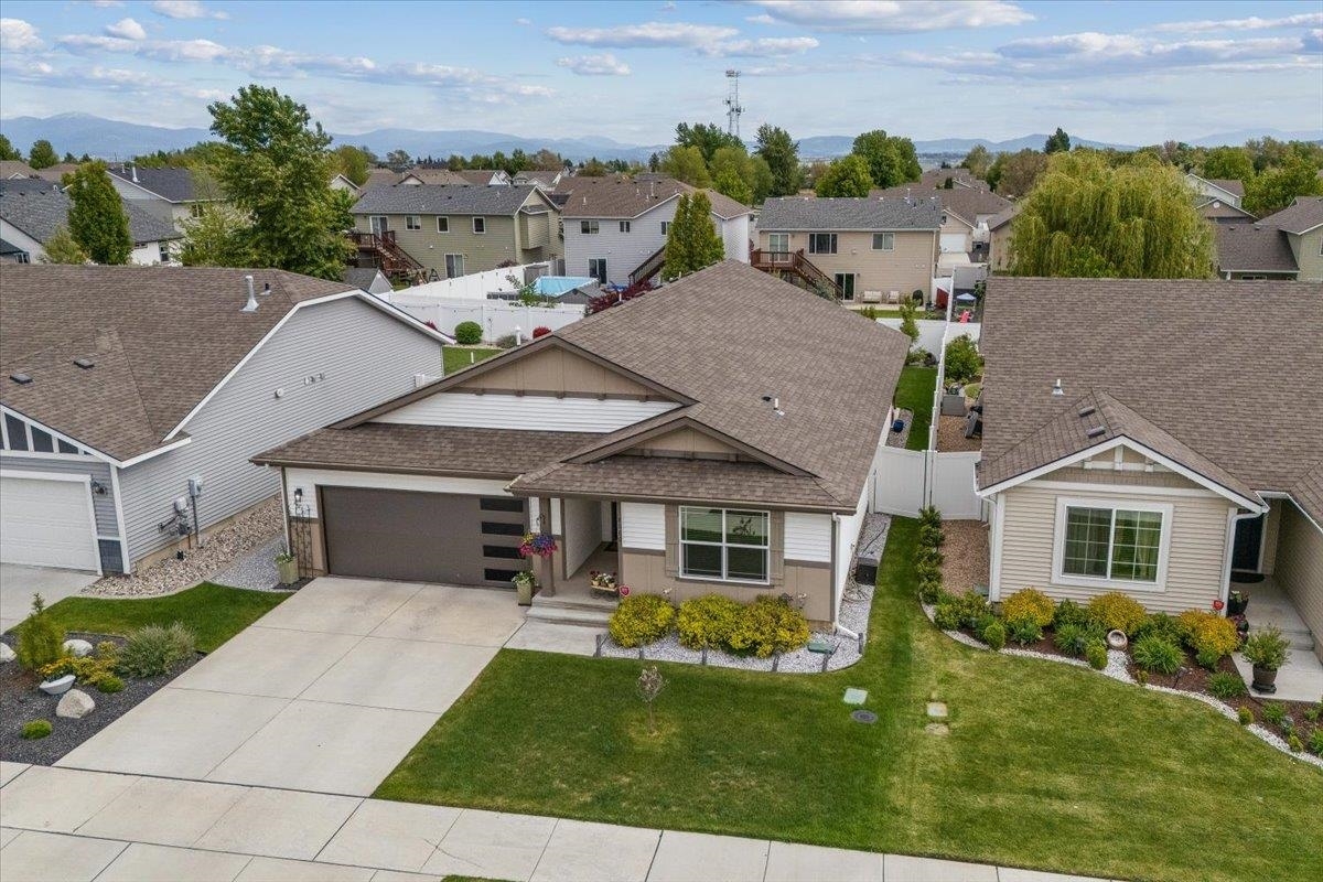 Property Photo: 8880 N Cheltenham Ct WA 99208